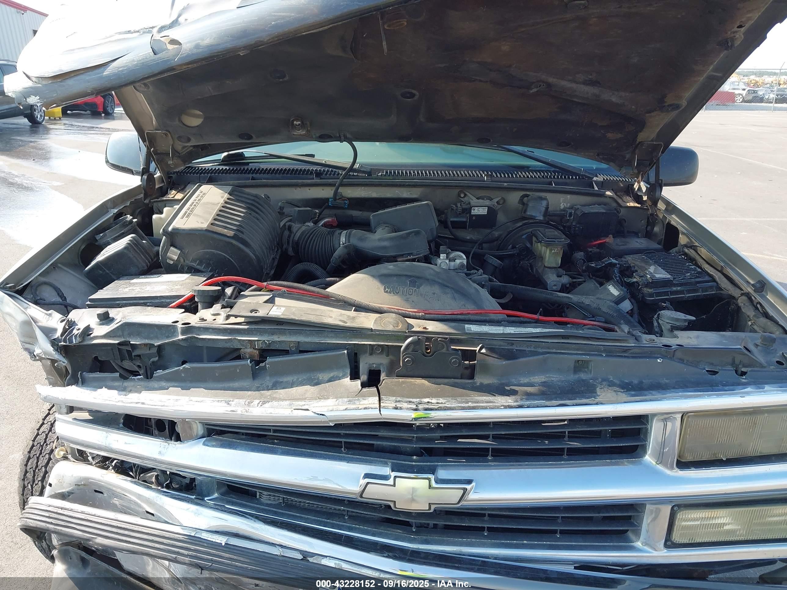 CHEVROLET SUBURBAN image 10