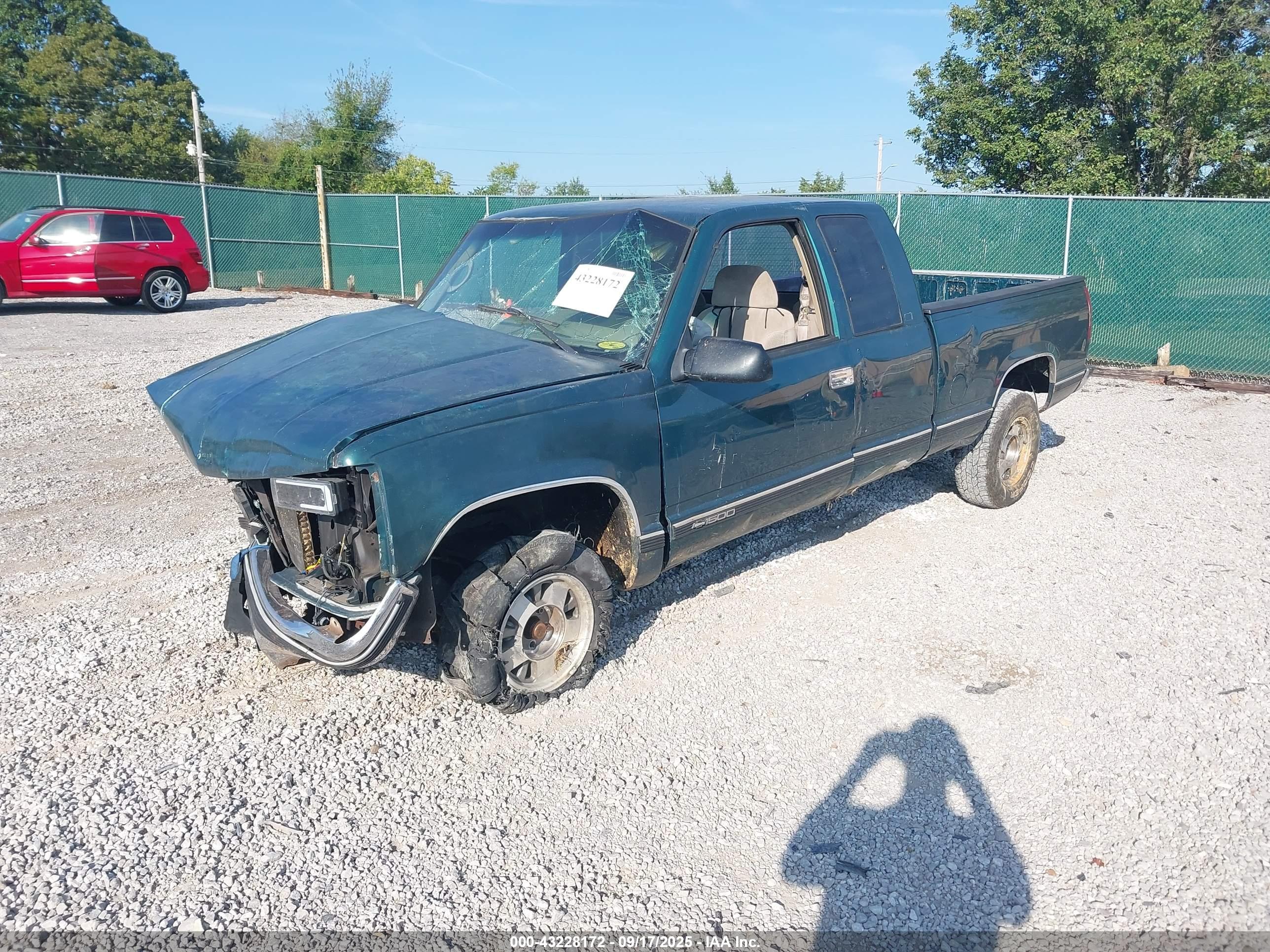CHEVROLET GMT-400 image 2