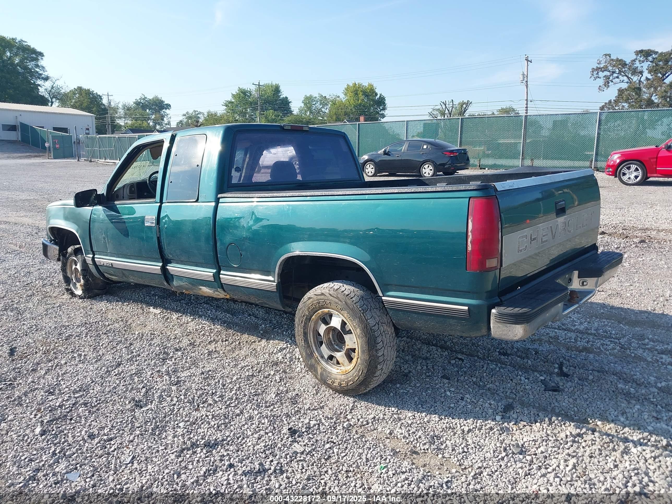 CHEVROLET GMT-400 image 3