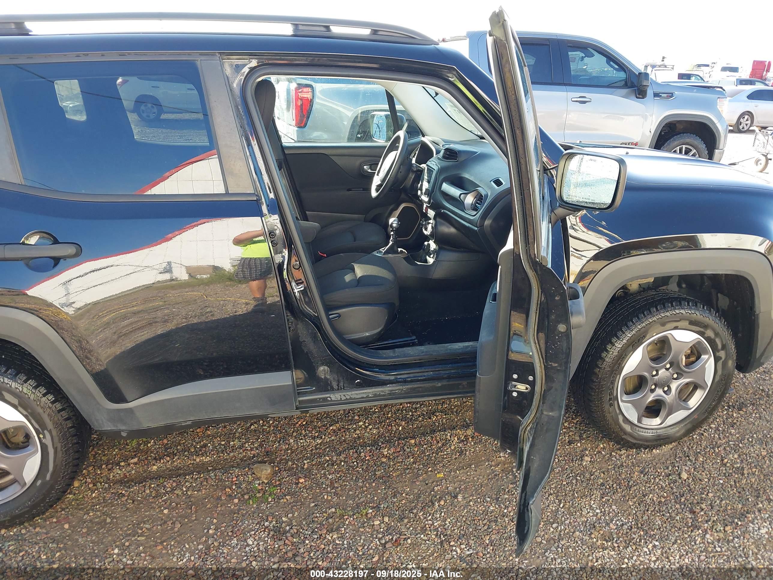 JEEP RENEGADE image 5