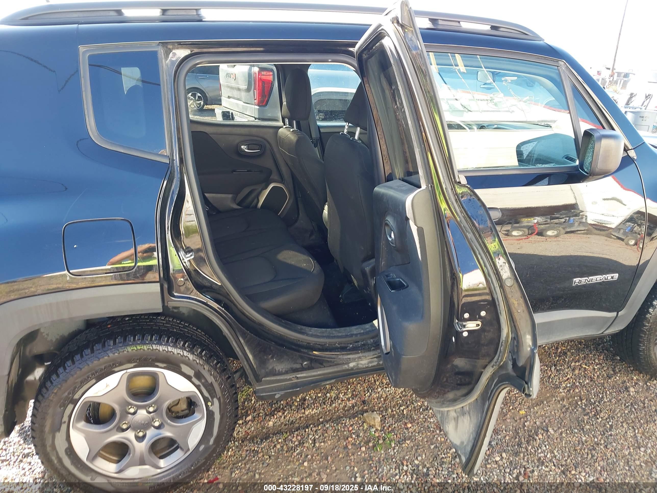 JEEP RENEGADE image 8