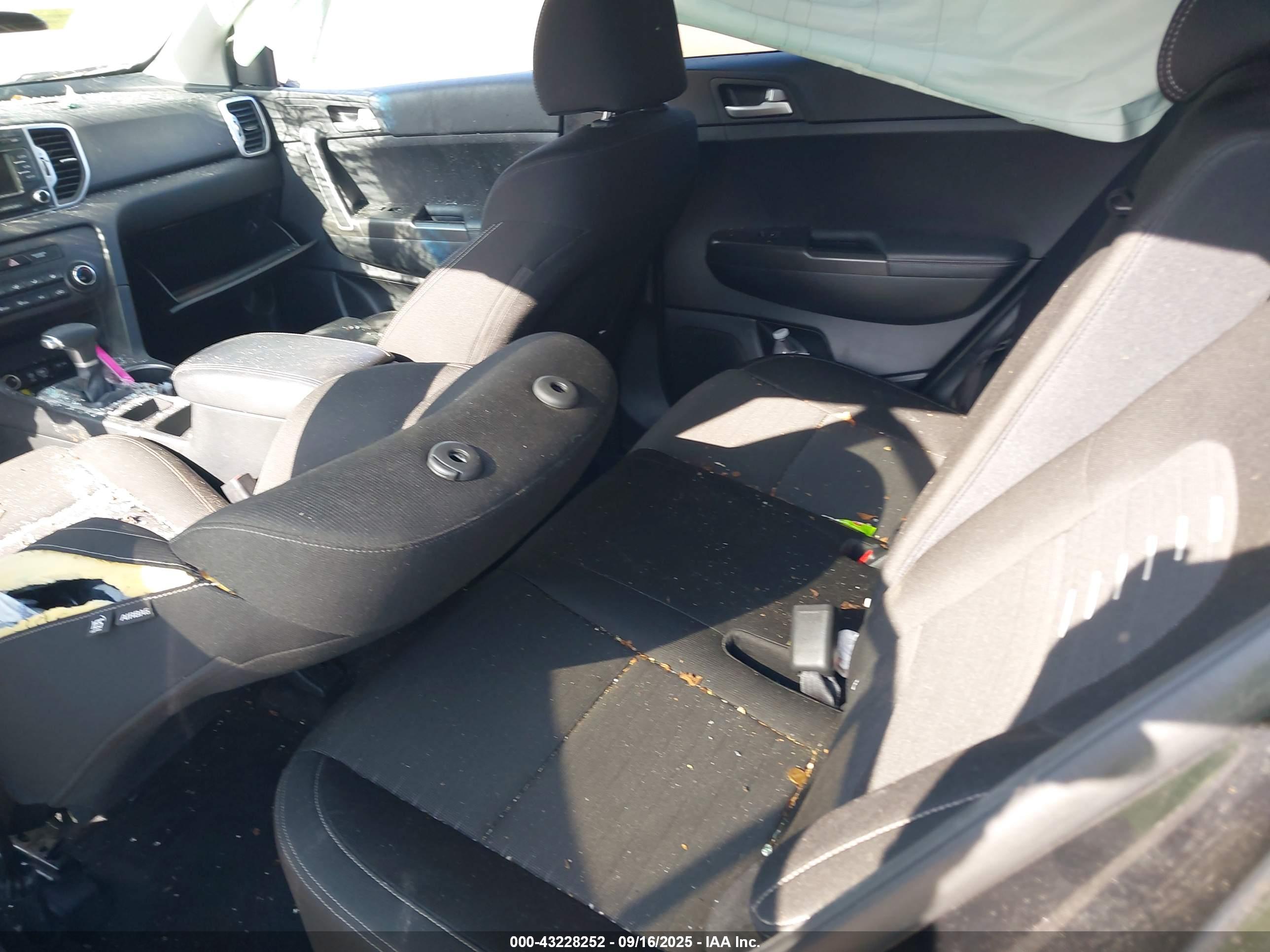 KIA SPORTAGE image 8