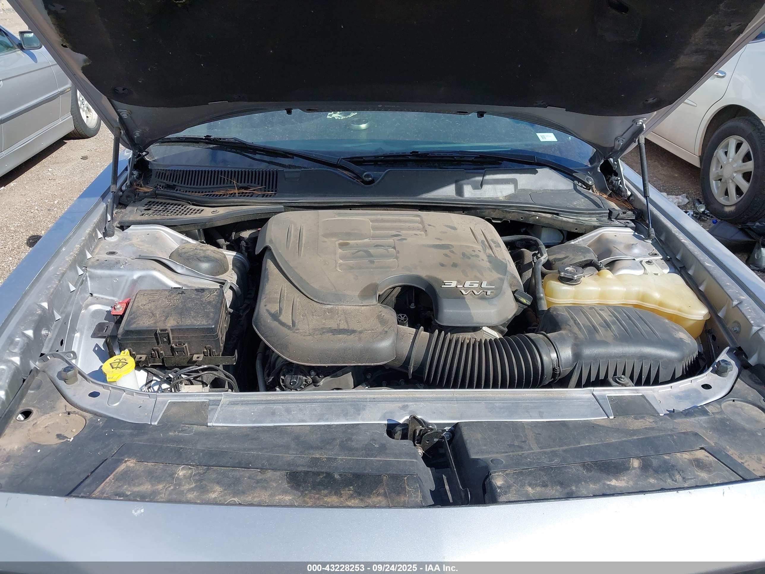 DODGE CHALLENGER image 10