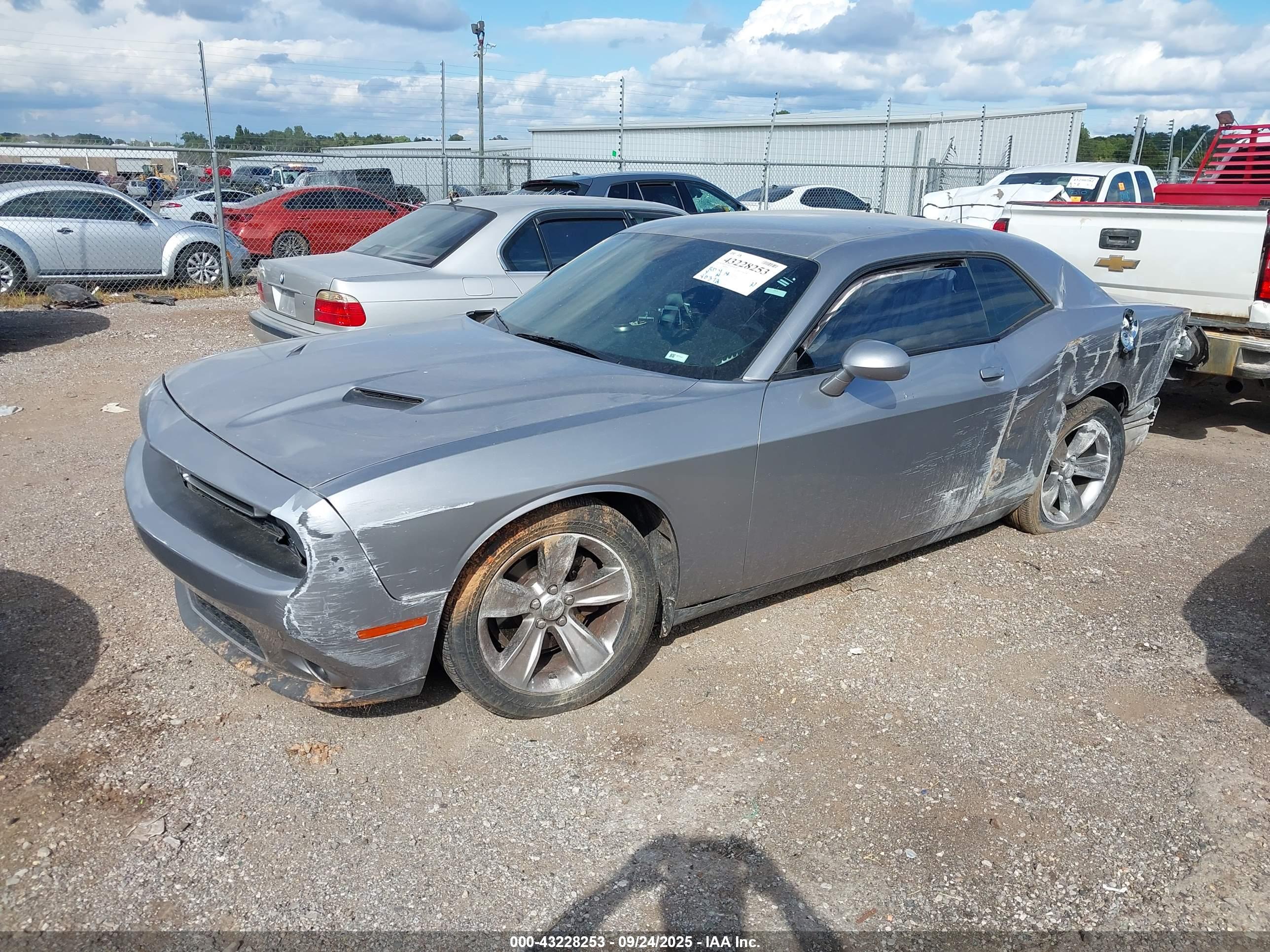 DODGE CHALLENGER image 2