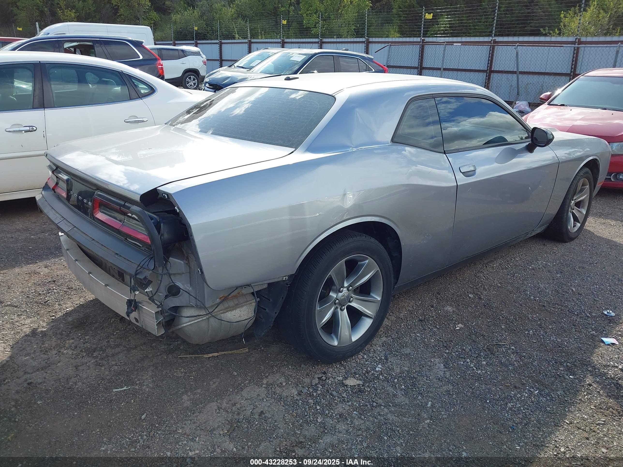 DODGE CHALLENGER image 4