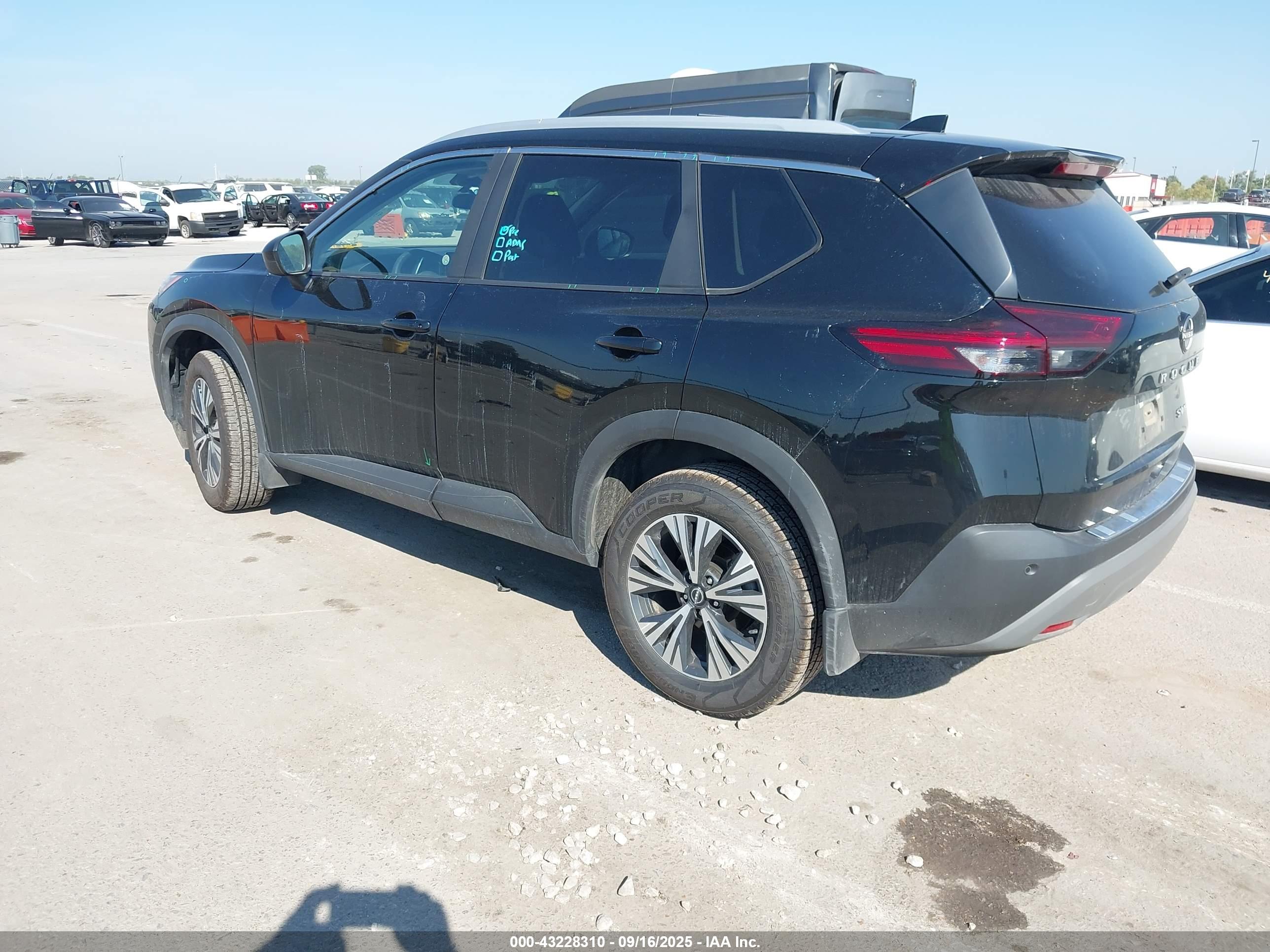 NISSAN ROGUE image 3