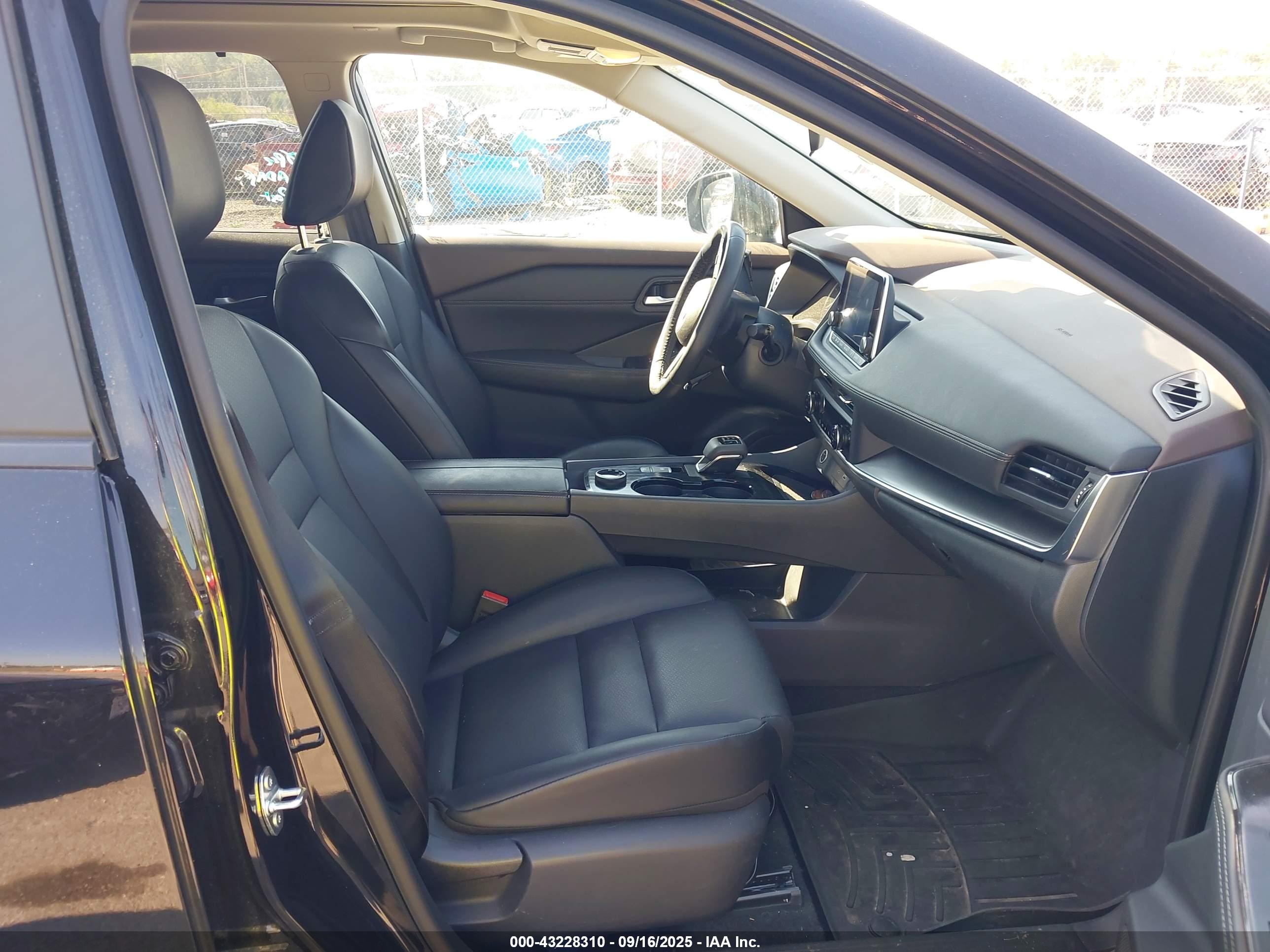 NISSAN ROGUE image 5