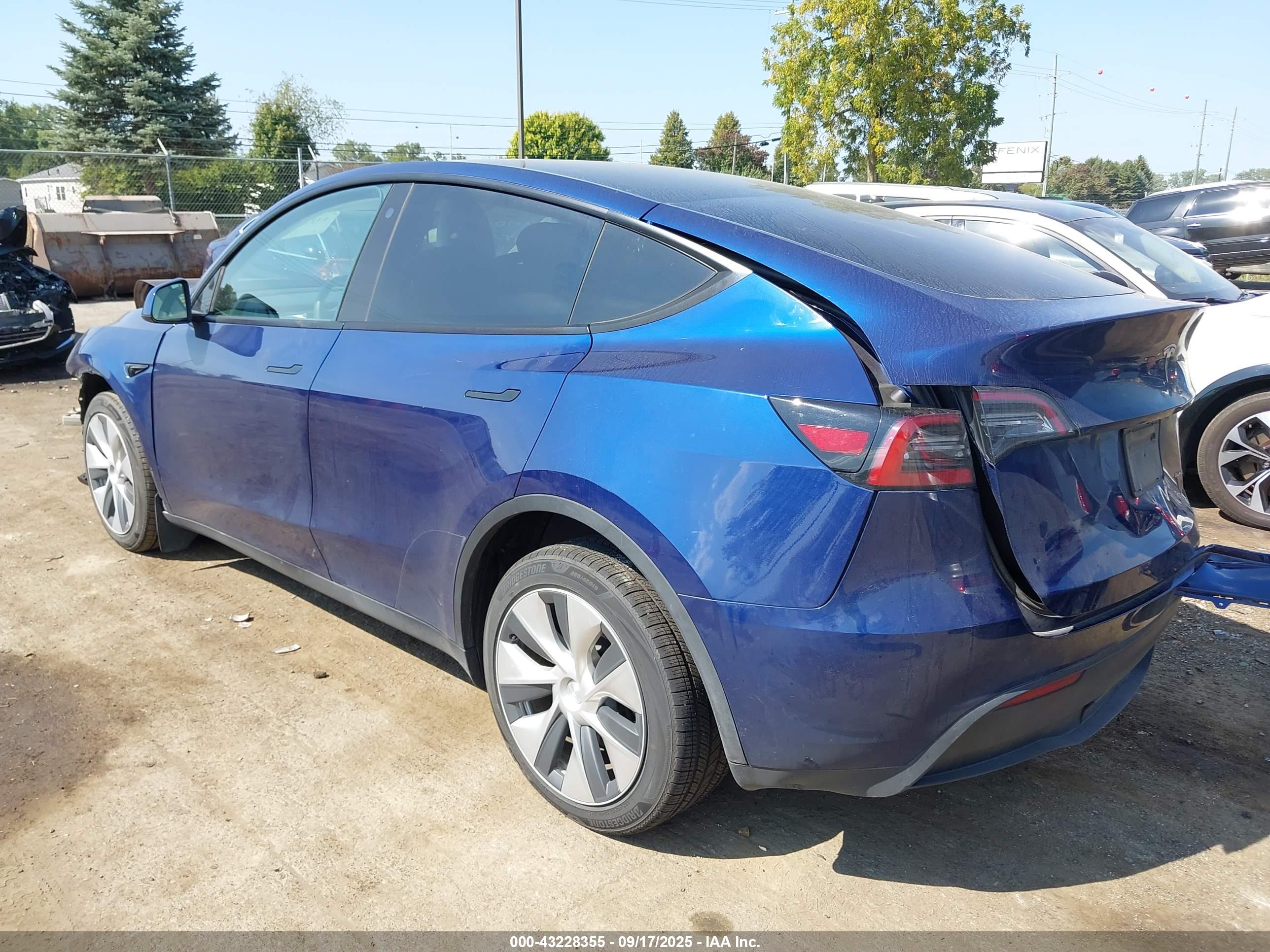 TESLA MODEL image 3