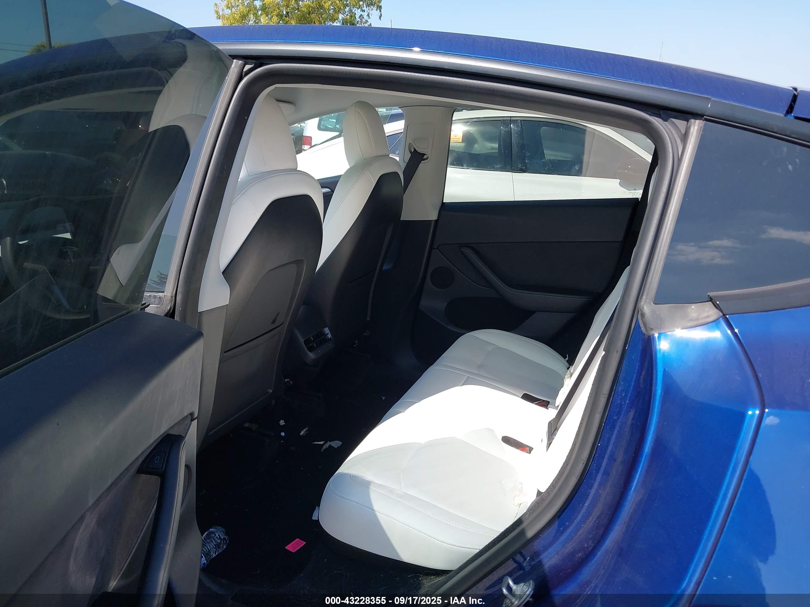 TESLA MODEL image 8