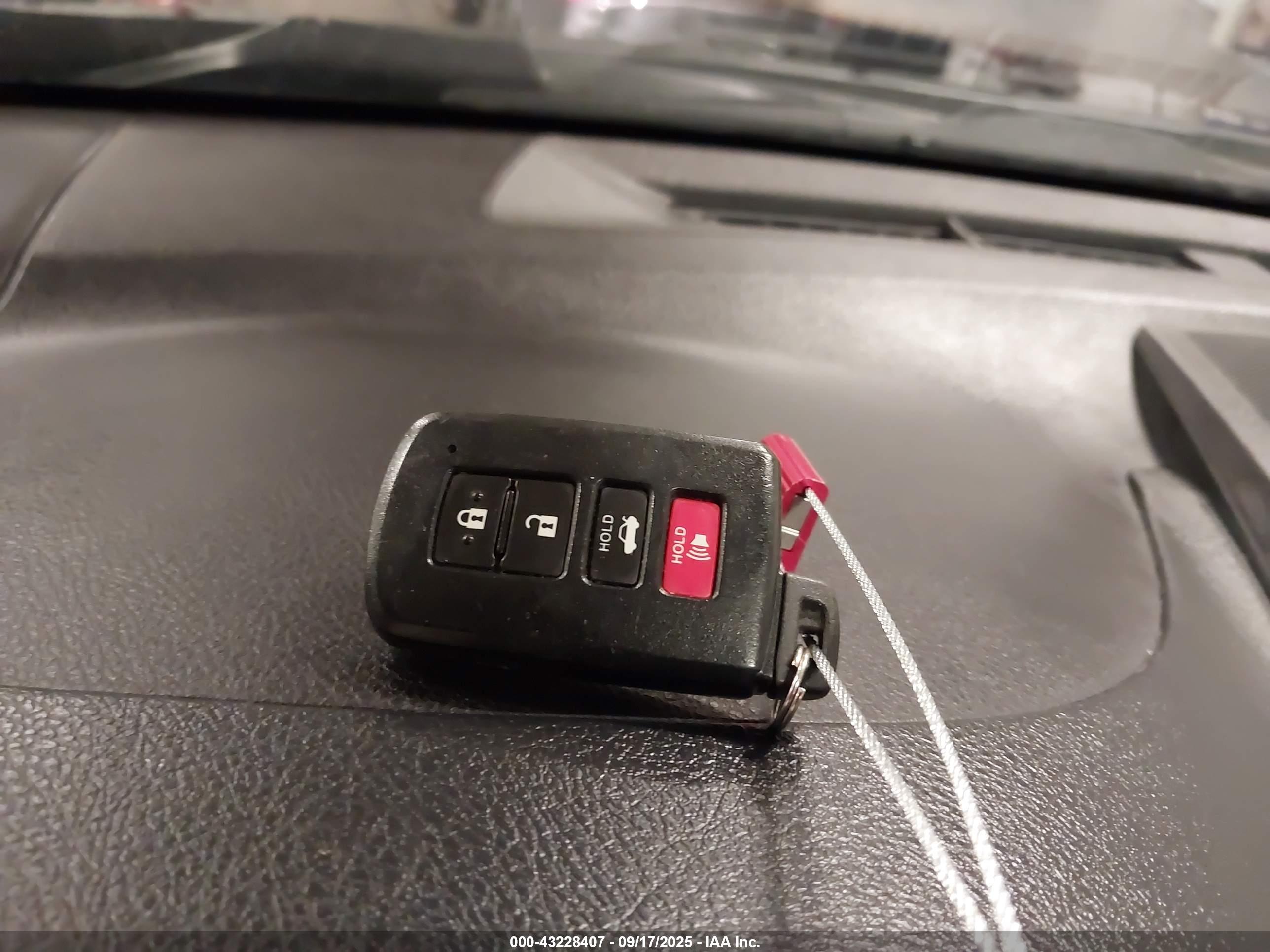 TOYOTA CAMRY image 11