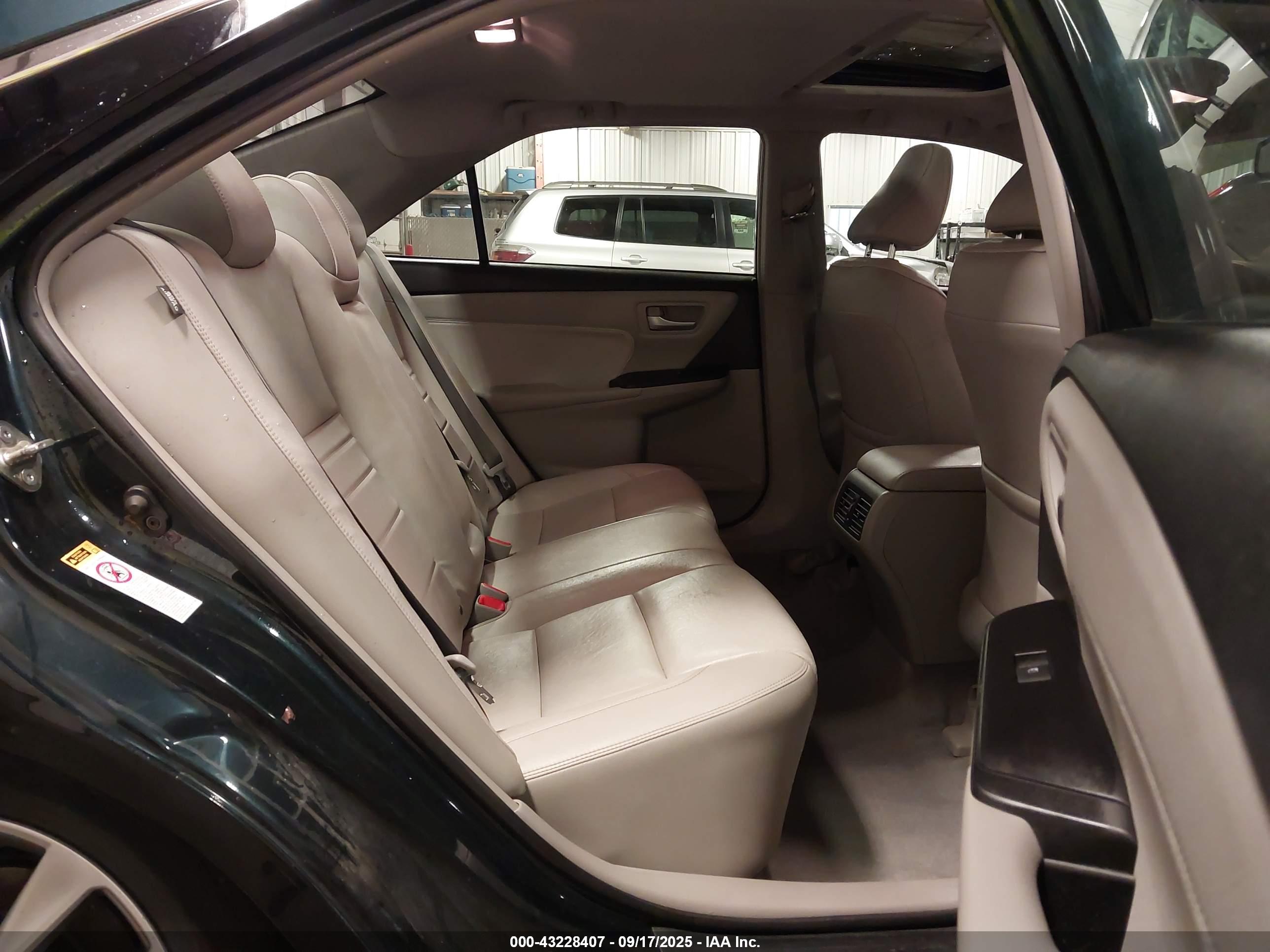 TOYOTA CAMRY image 8