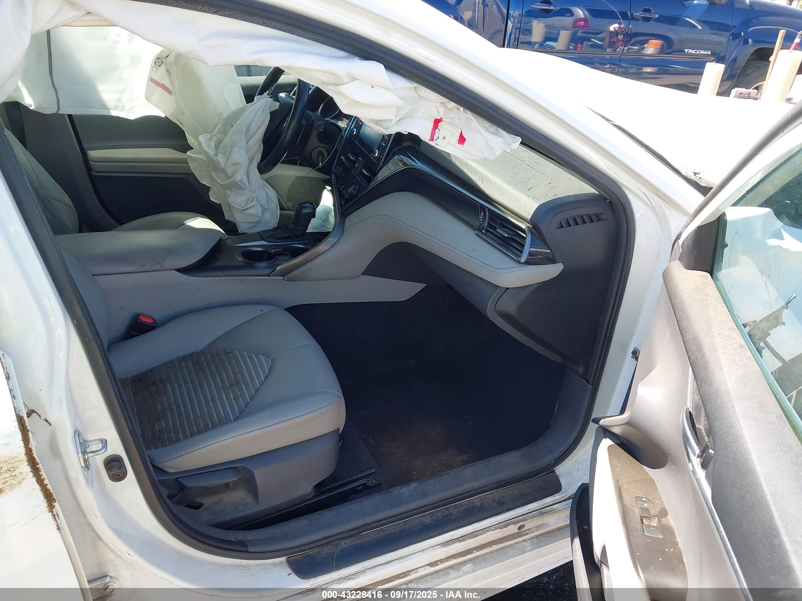 TOYOTA CAMRY image 5