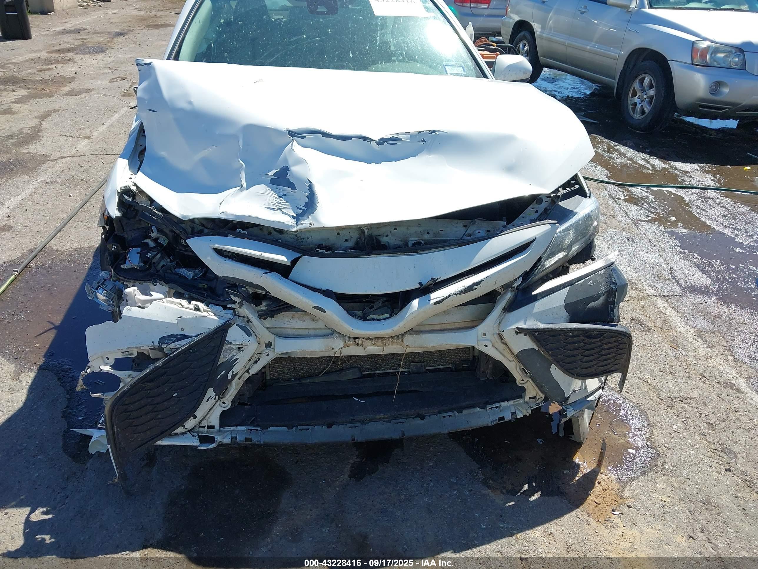 TOYOTA CAMRY image 6
