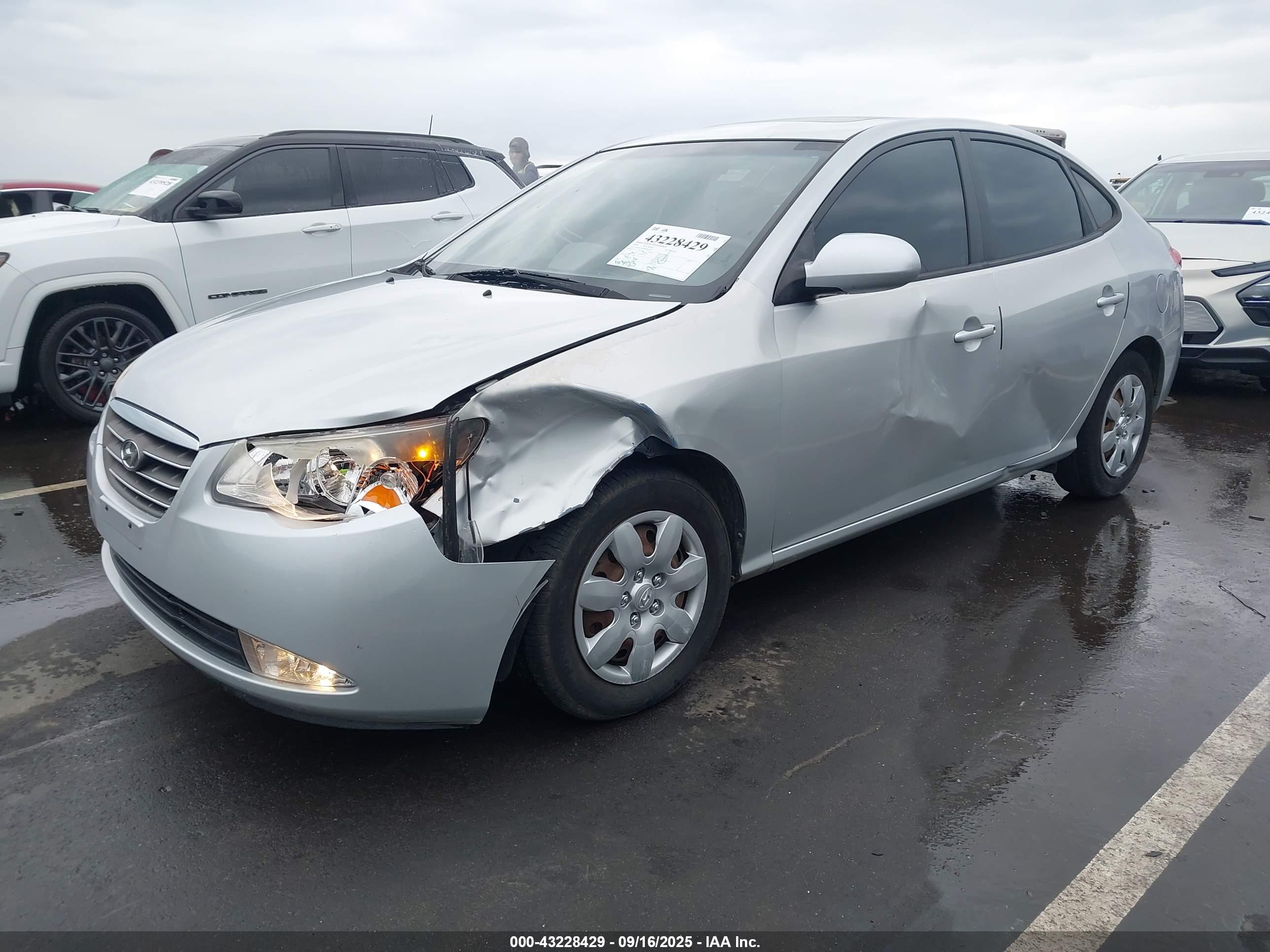 HYUNDAI ELANTRA image 2