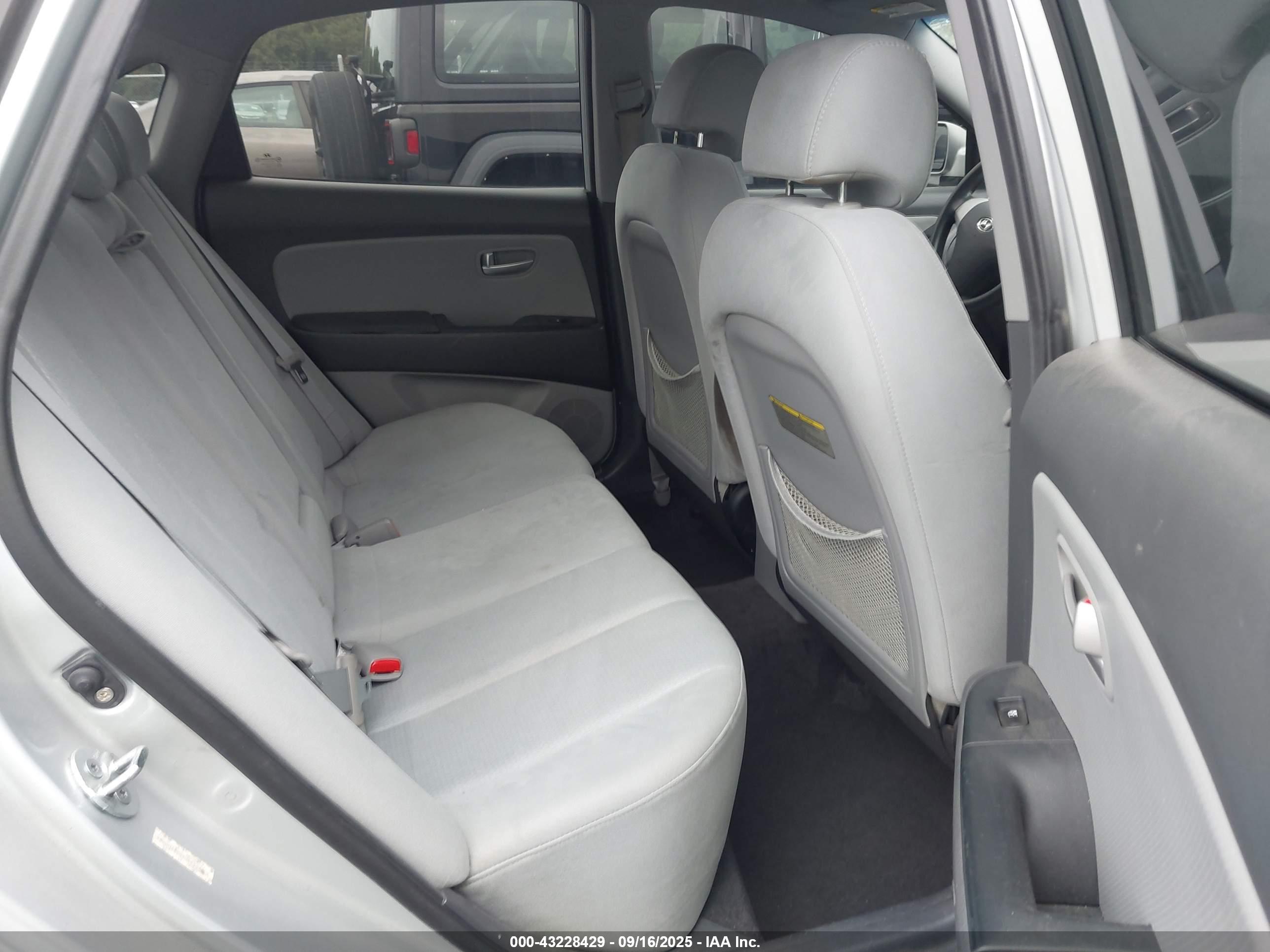 HYUNDAI ELANTRA image 8