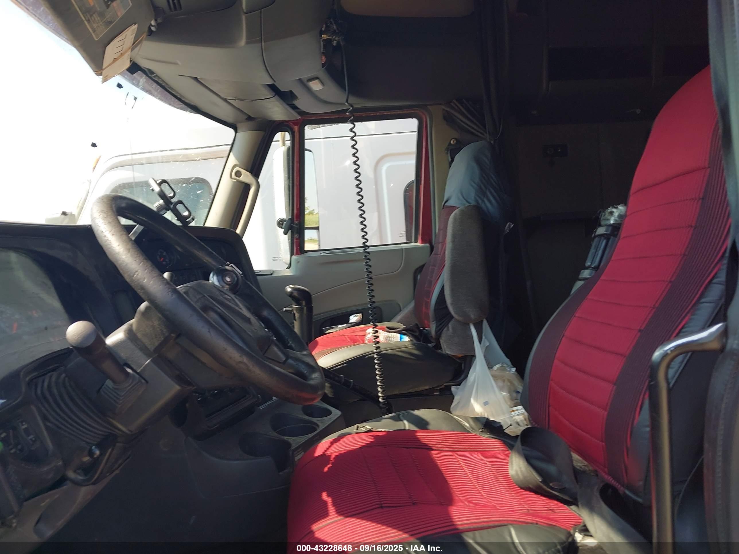 INTERNATIONAL PROSTAR image 8
