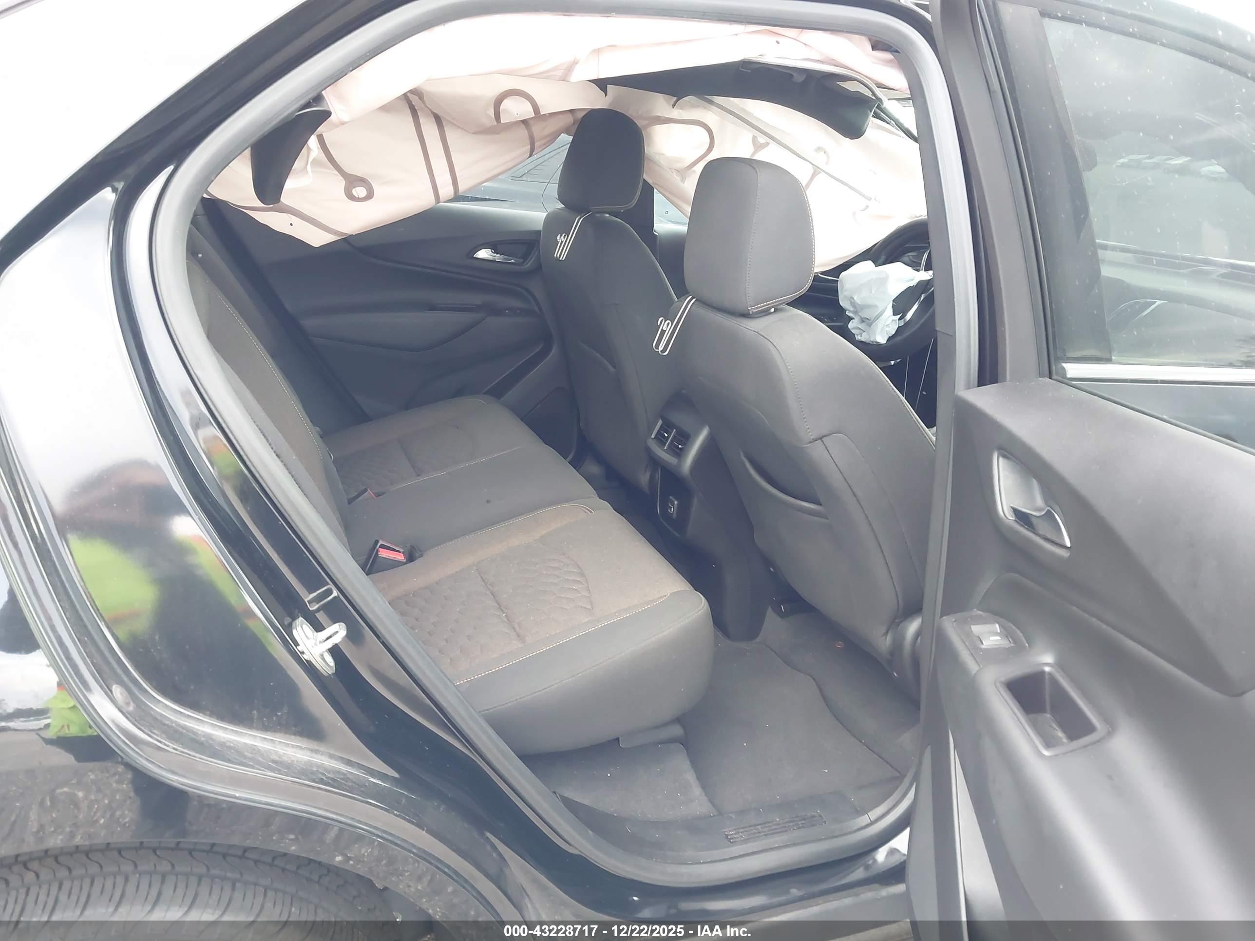 CHEVROLET EQUINOX image 8