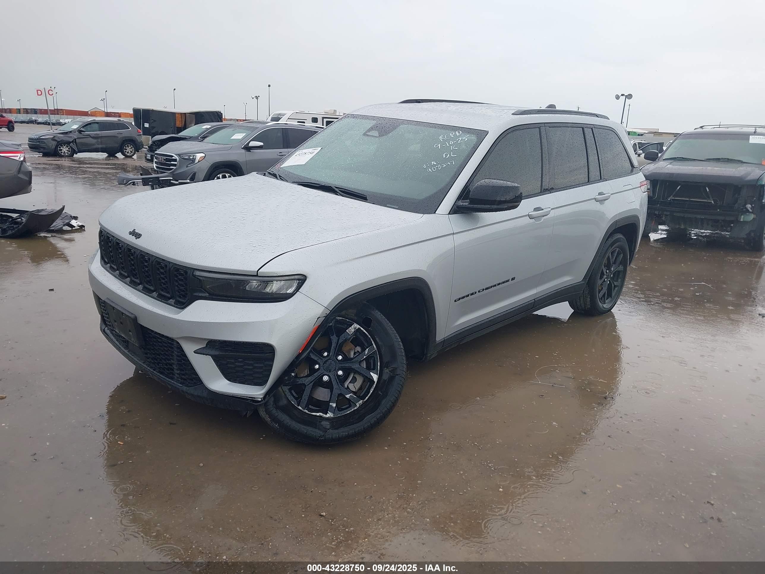 JEEP GRAND image 2