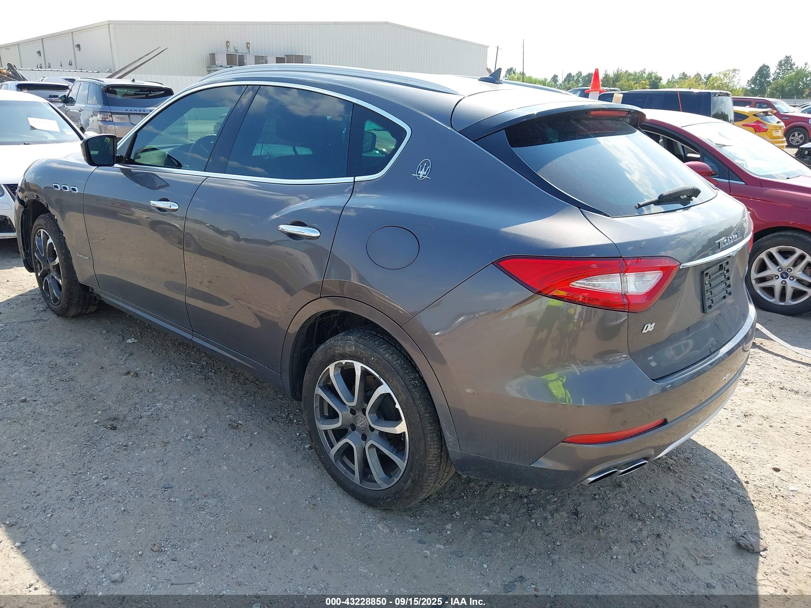 MASERATI LEVANTE image 3
