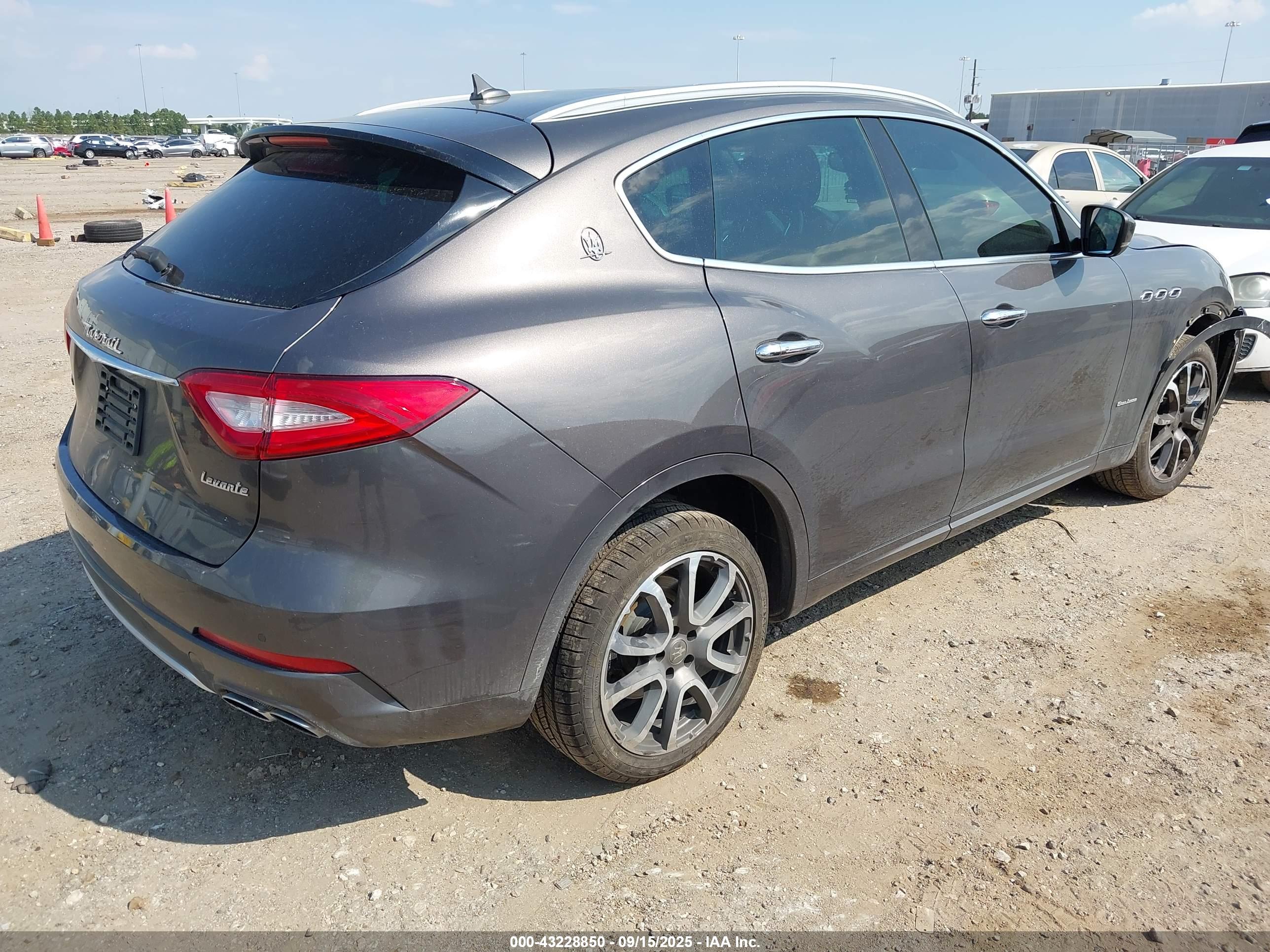 MASERATI LEVANTE image 4