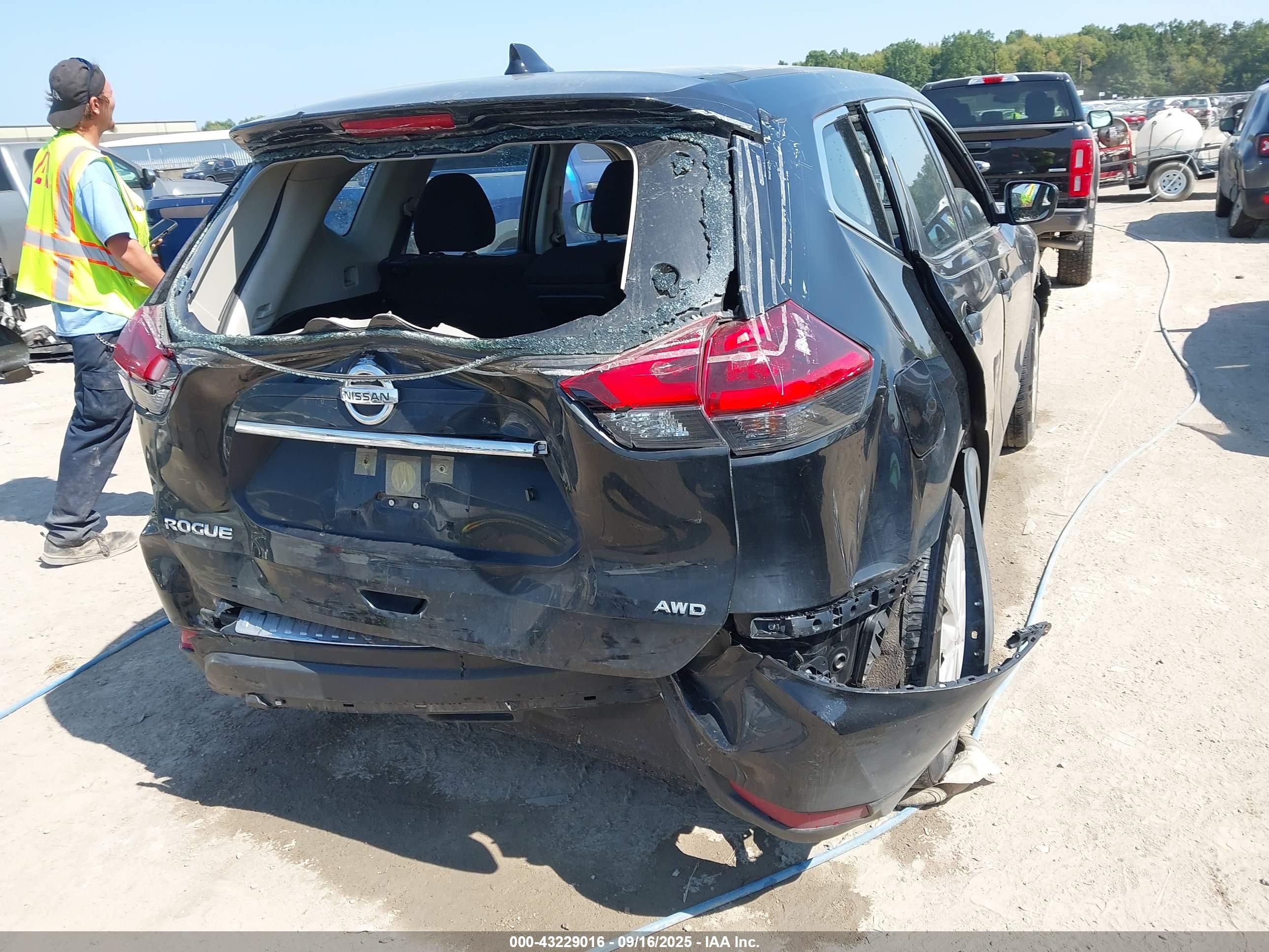 NISSAN ROGUE image 4