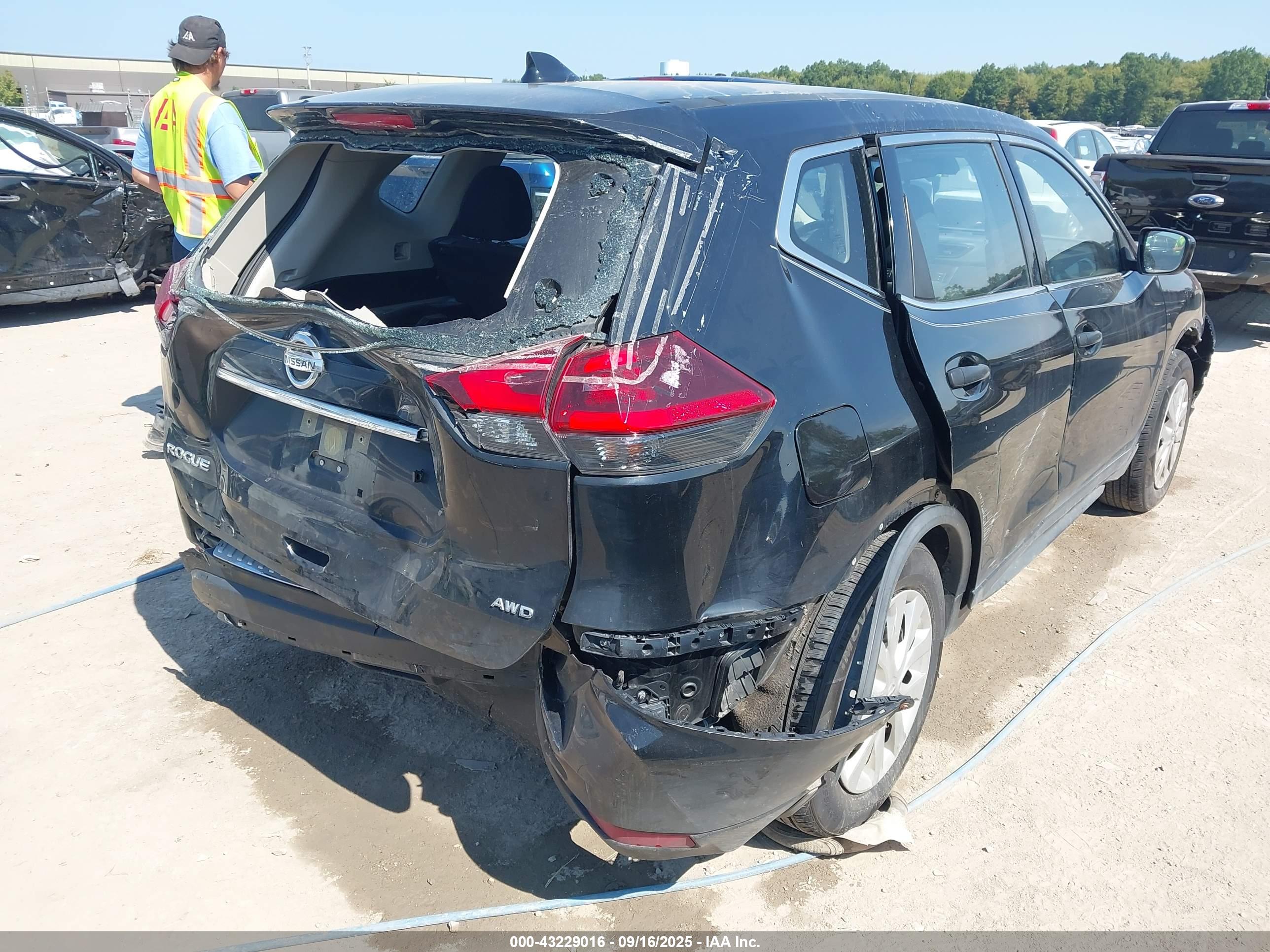 NISSAN ROGUE image 6