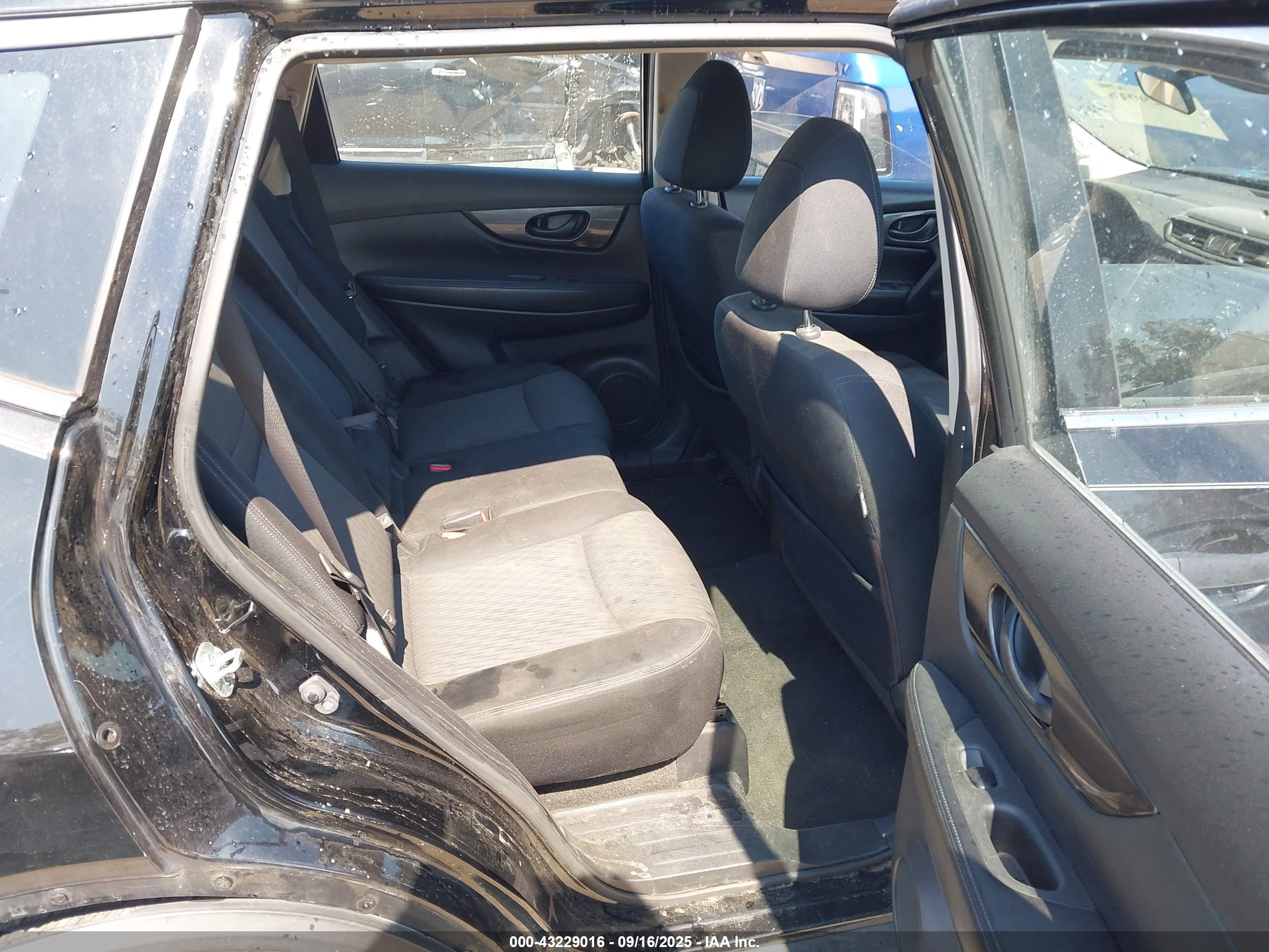NISSAN ROGUE image 8