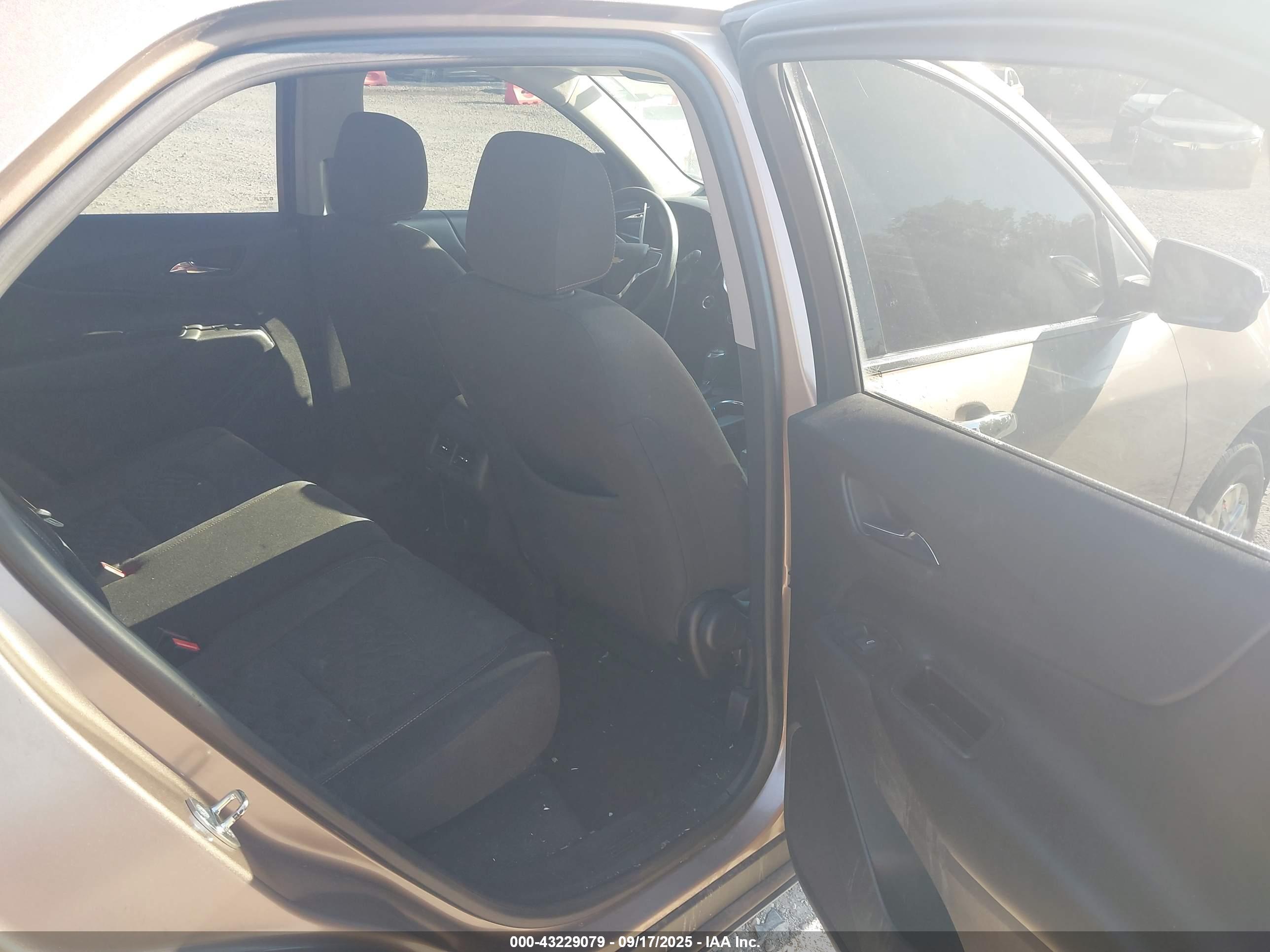 CHEVROLET EQUINOX image 8