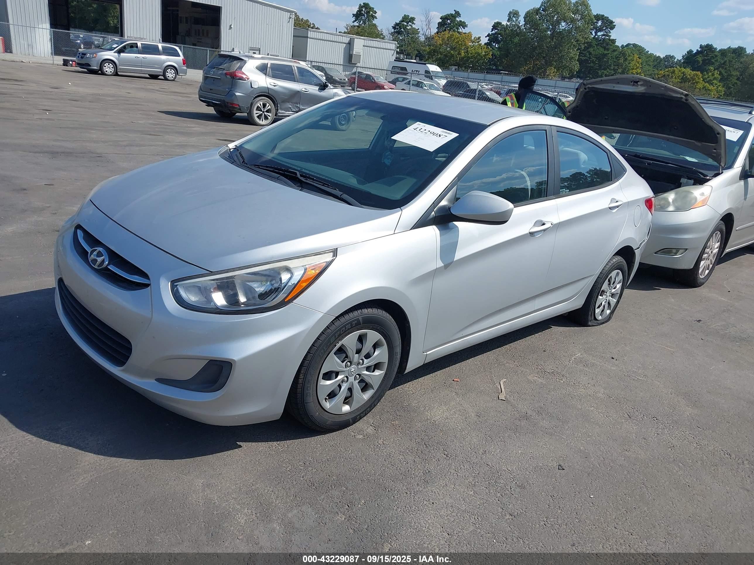 HYUNDAI ACCENT image 2