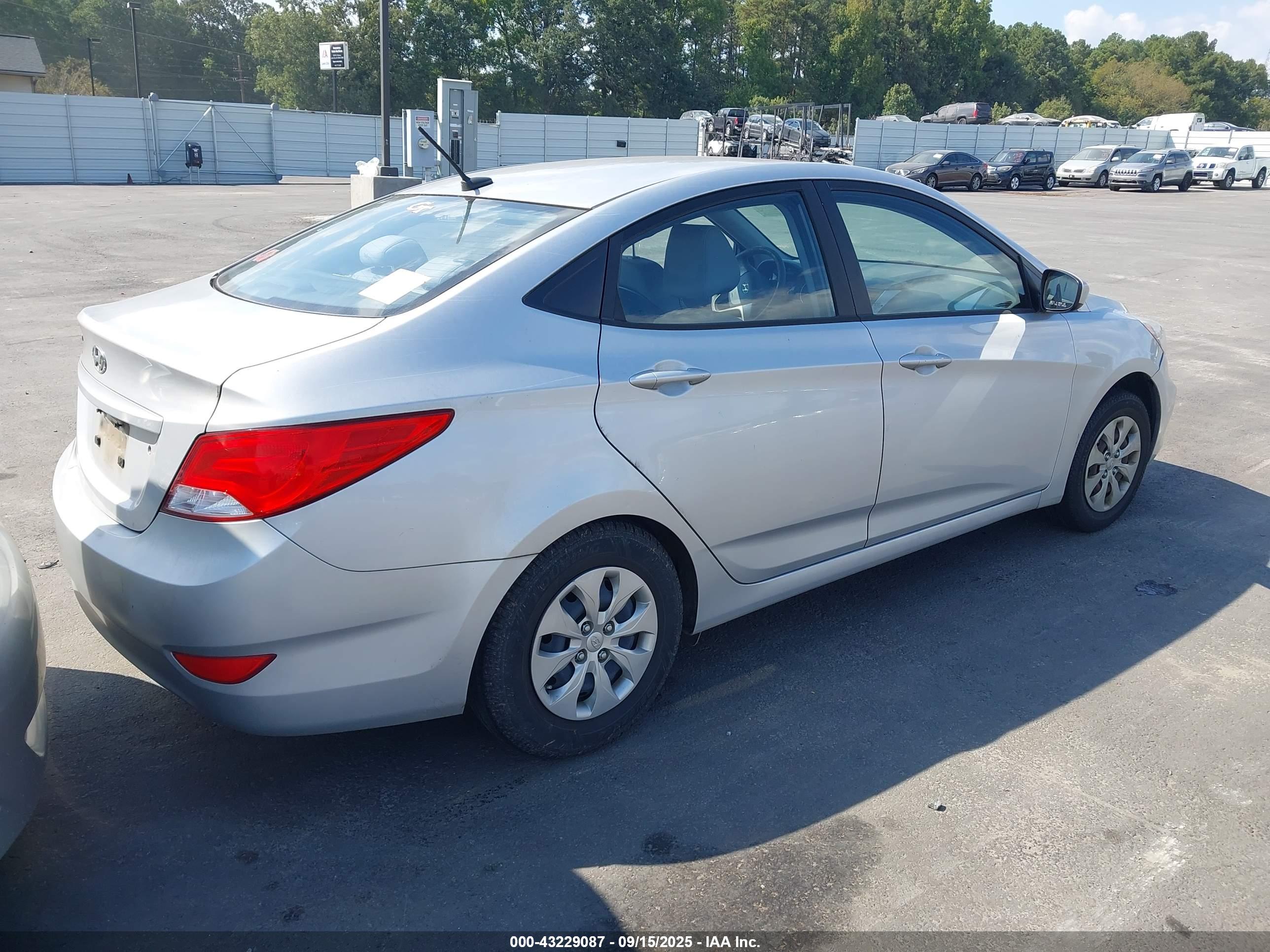HYUNDAI ACCENT image 4