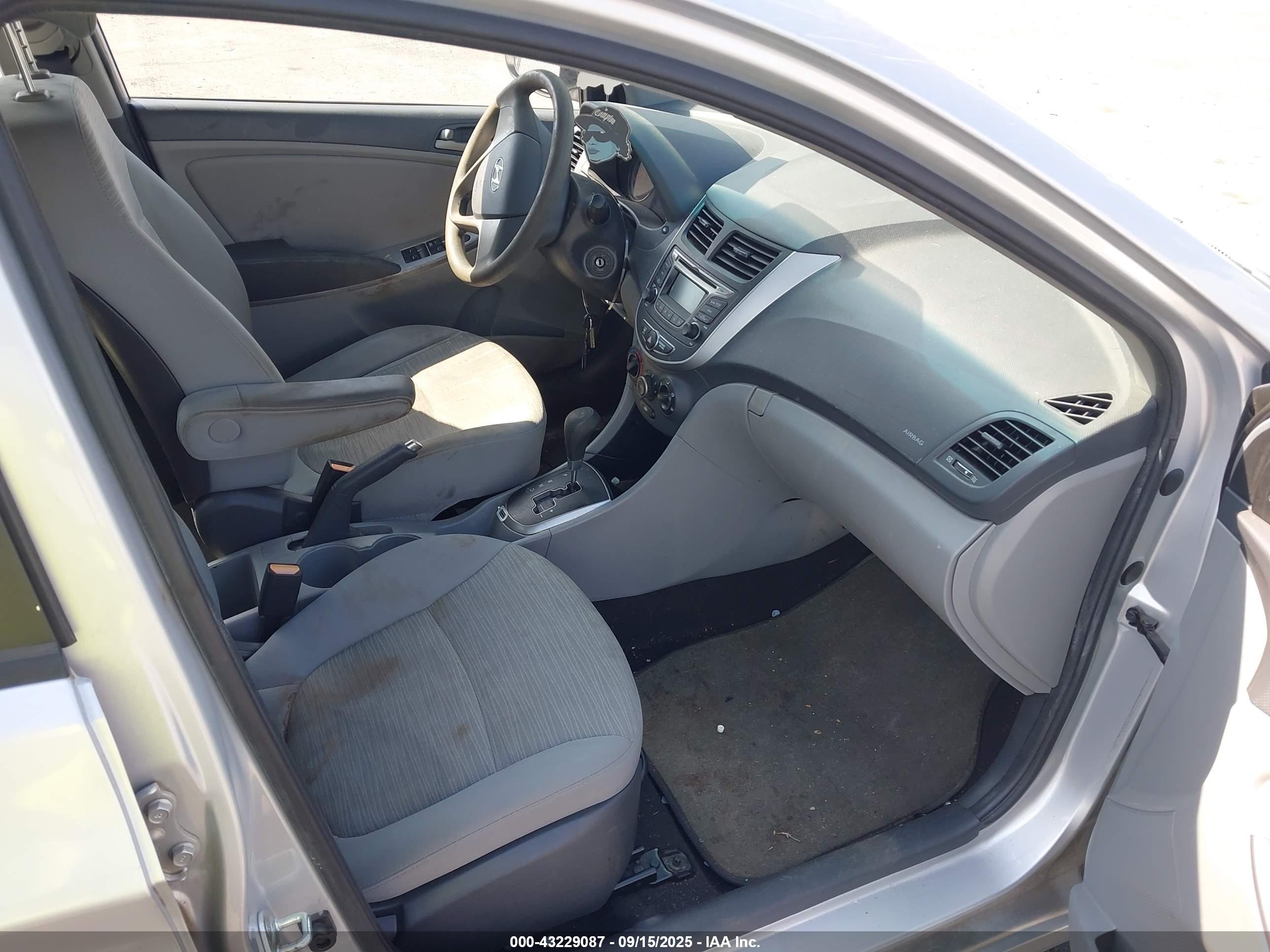 HYUNDAI ACCENT image 5