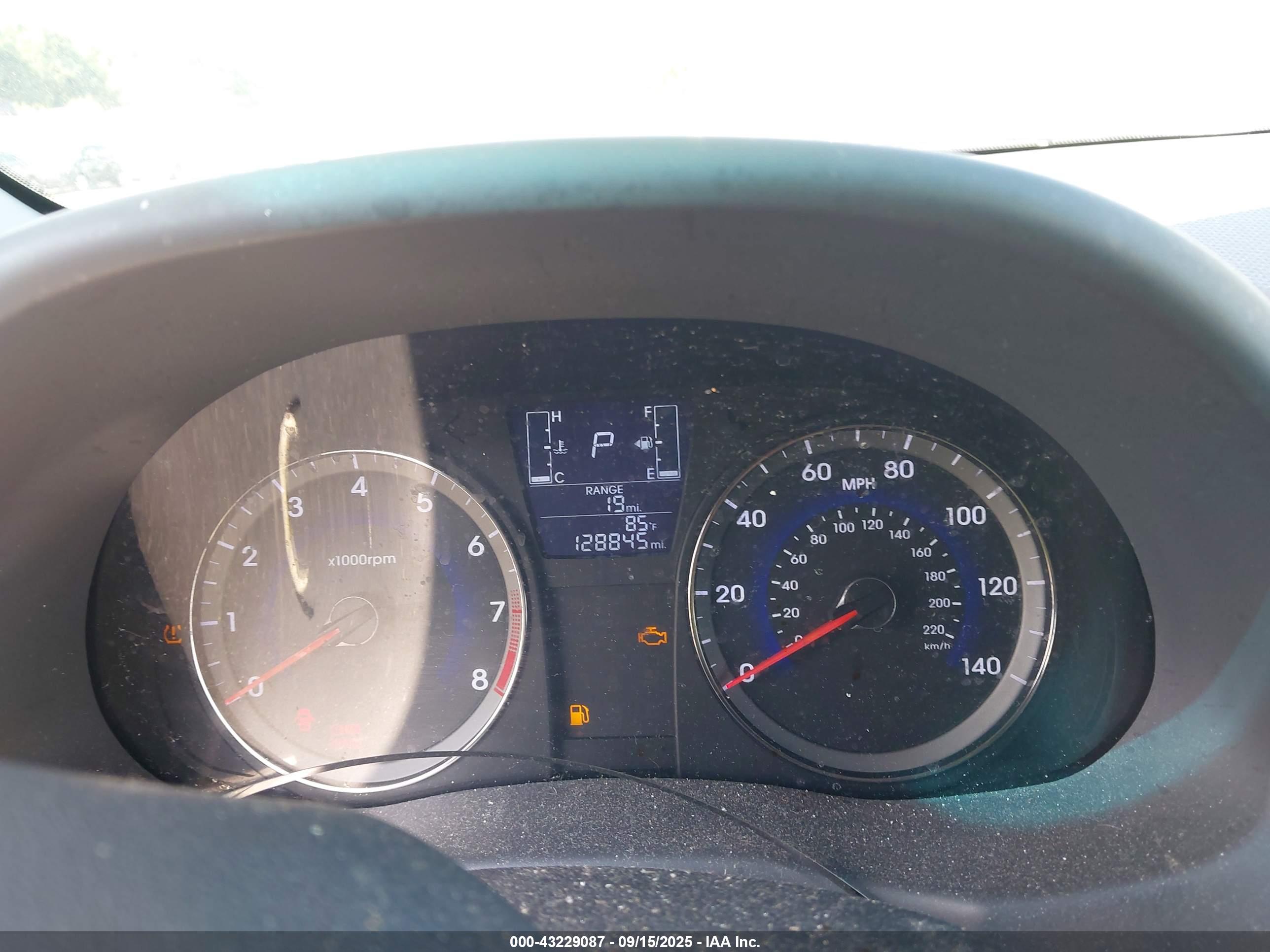 HYUNDAI ACCENT image 7