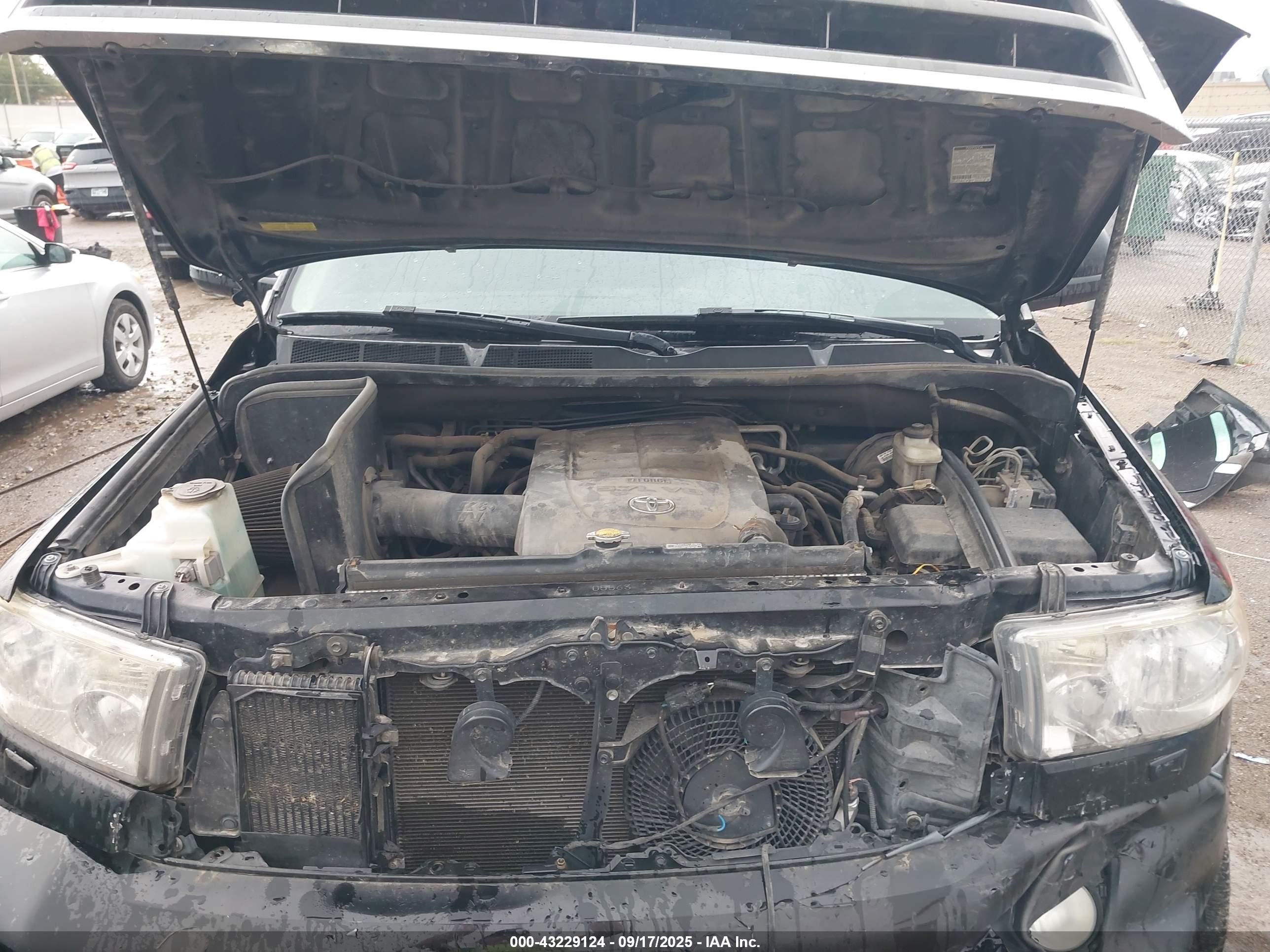 TOYOTA SEQUOIA image 10