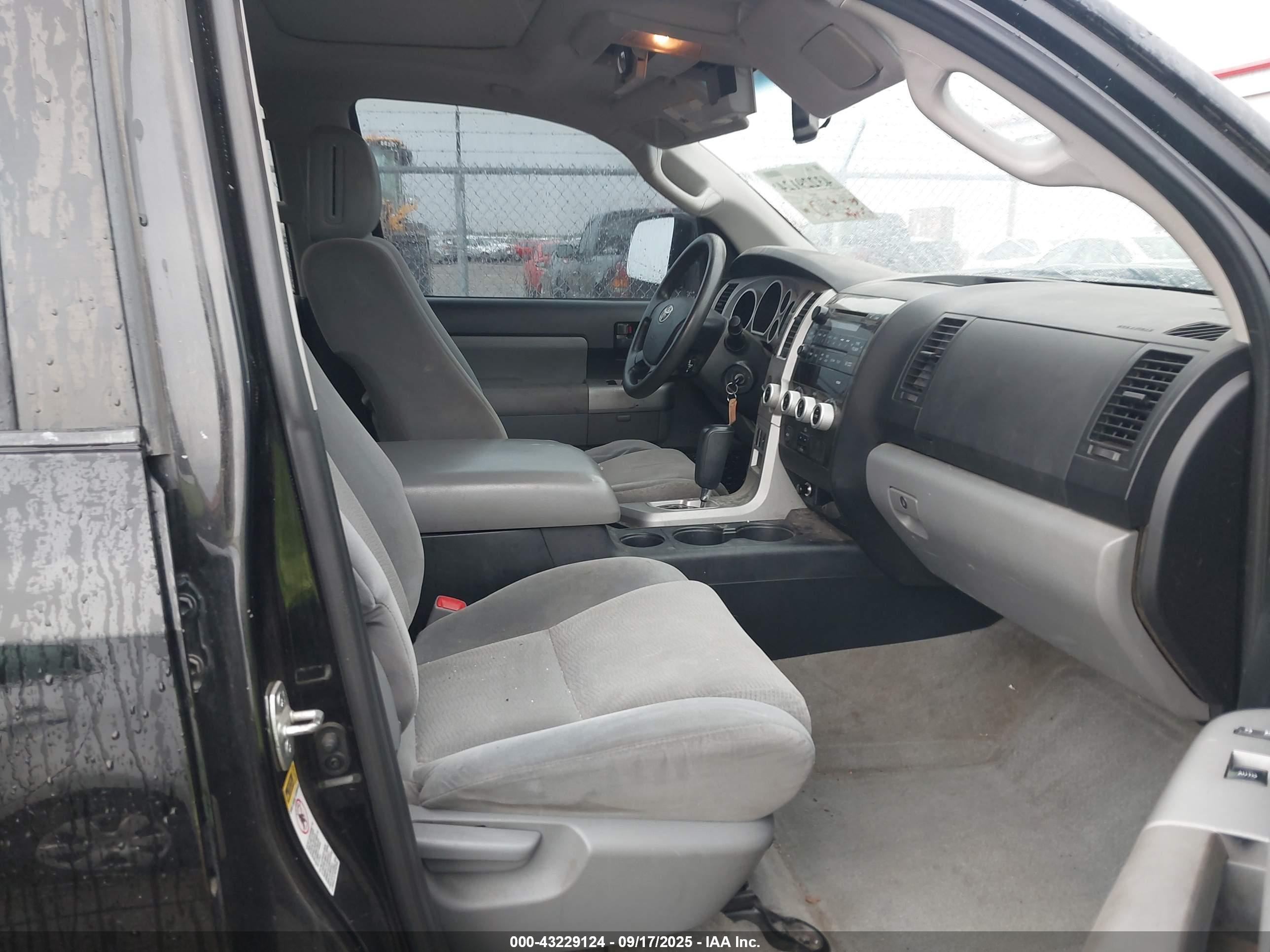 TOYOTA SEQUOIA image 5