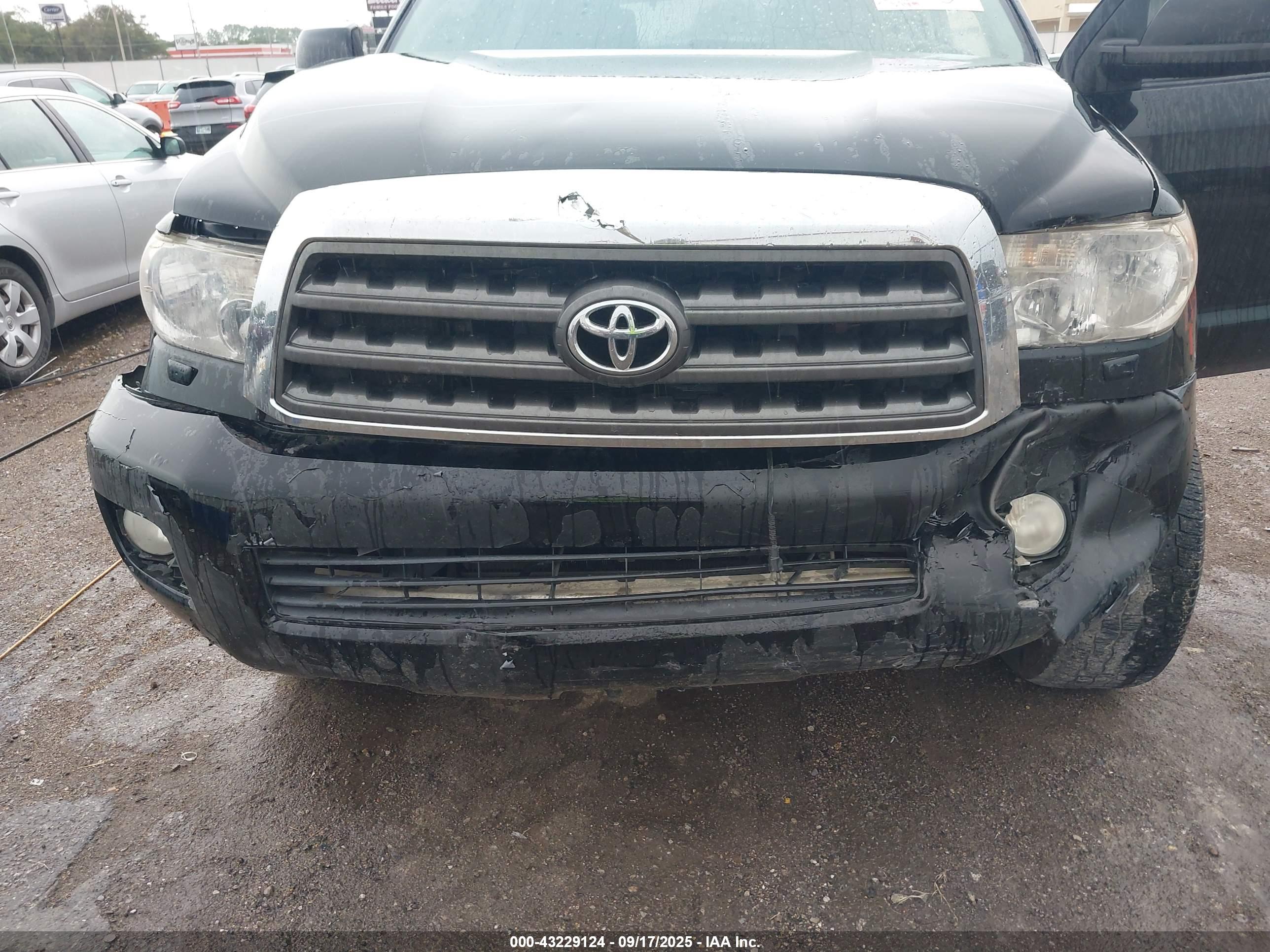 TOYOTA SEQUOIA image 6