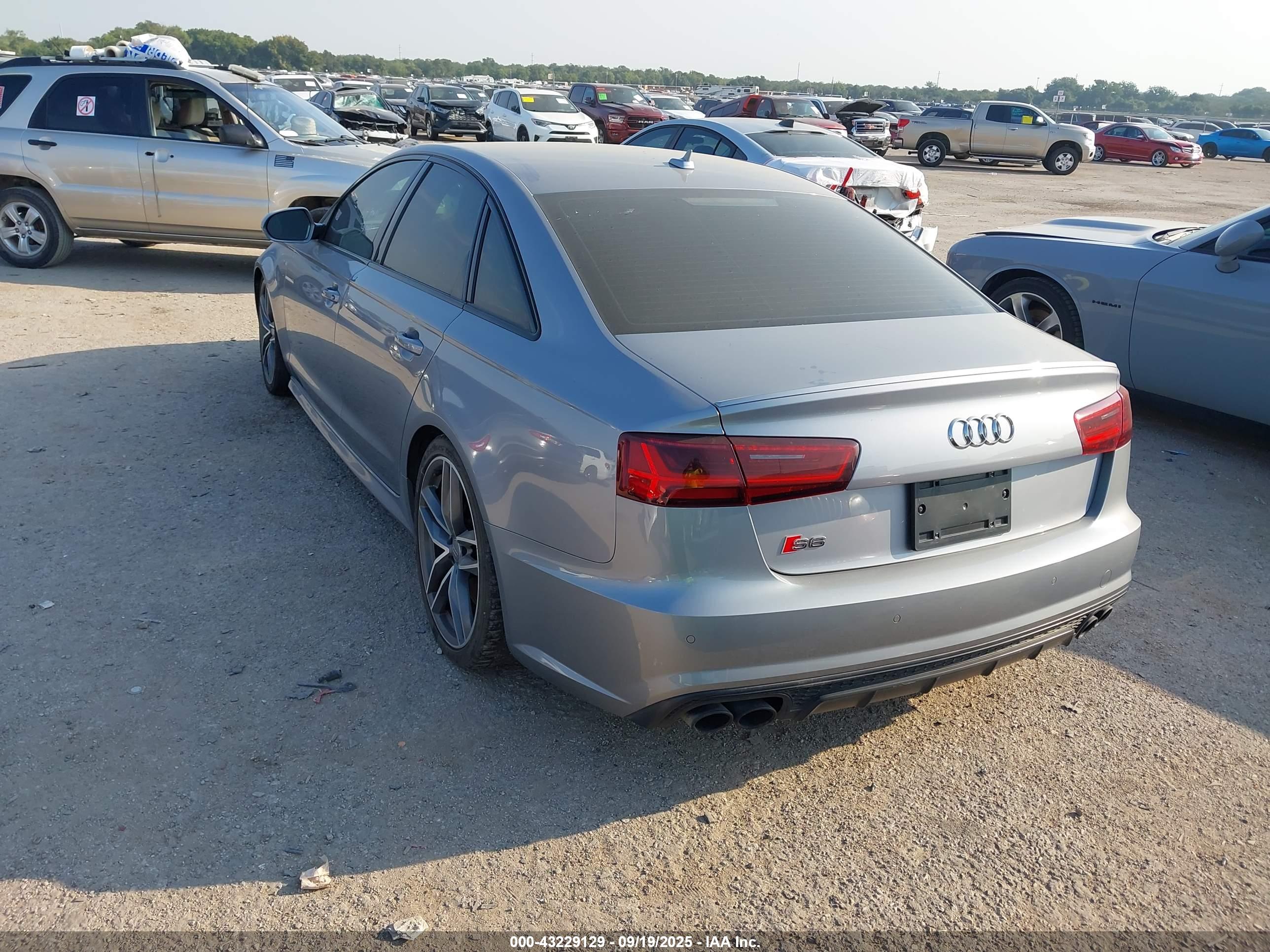 AUDI S6 image 3