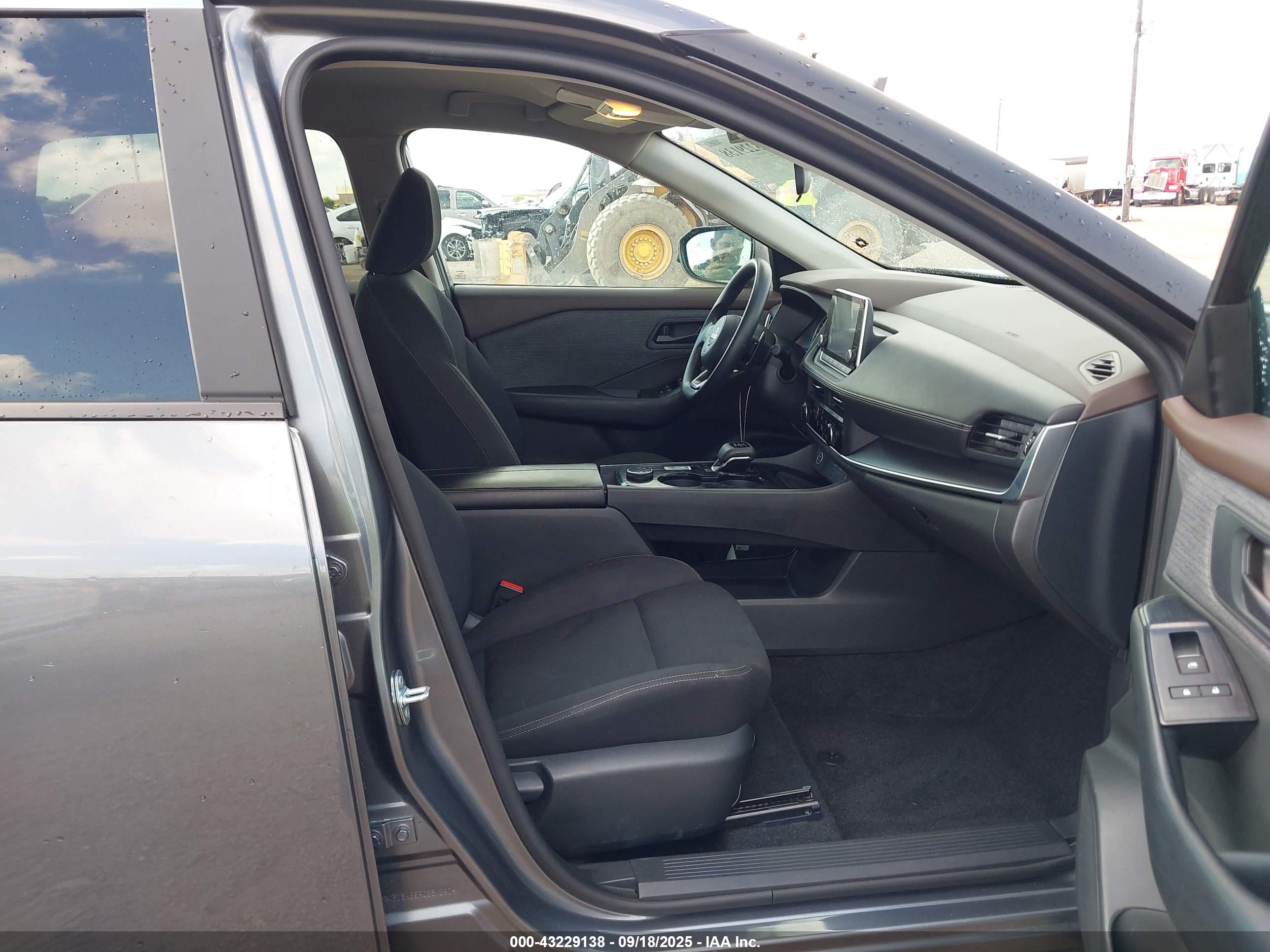 NISSAN ROGUE image 5