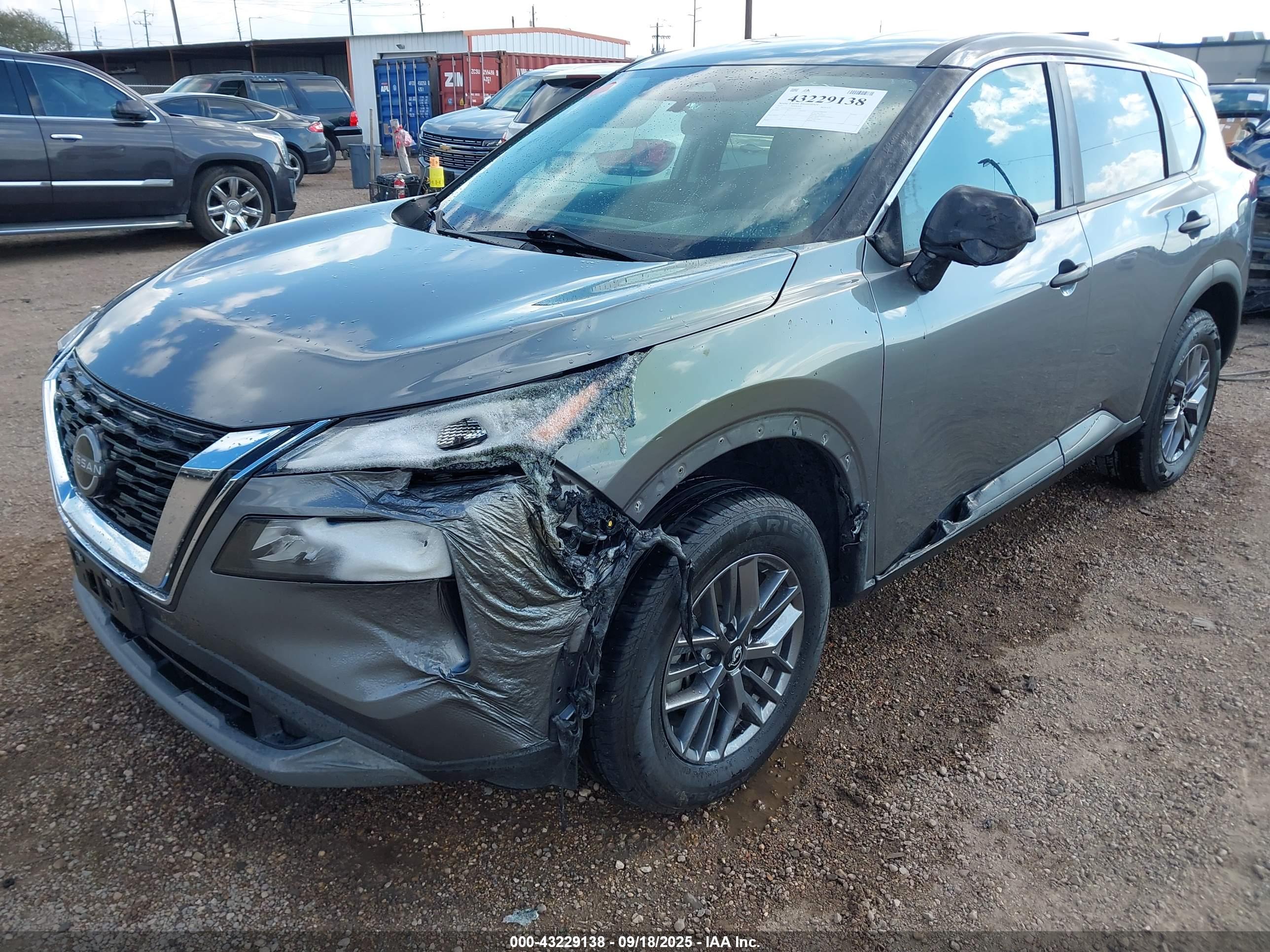 NISSAN ROGUE image 6
