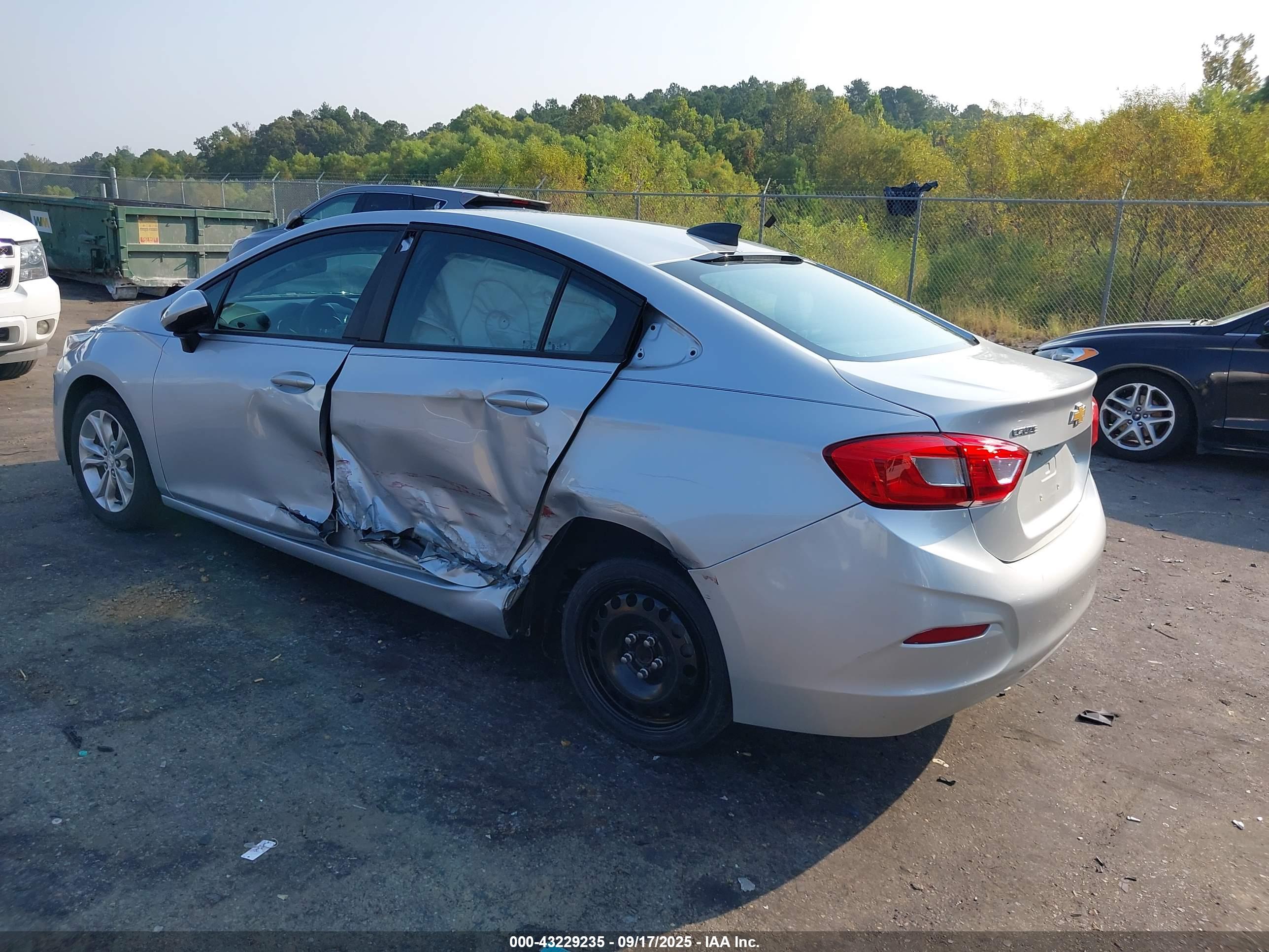 CHEVROLET CRUZE image 3