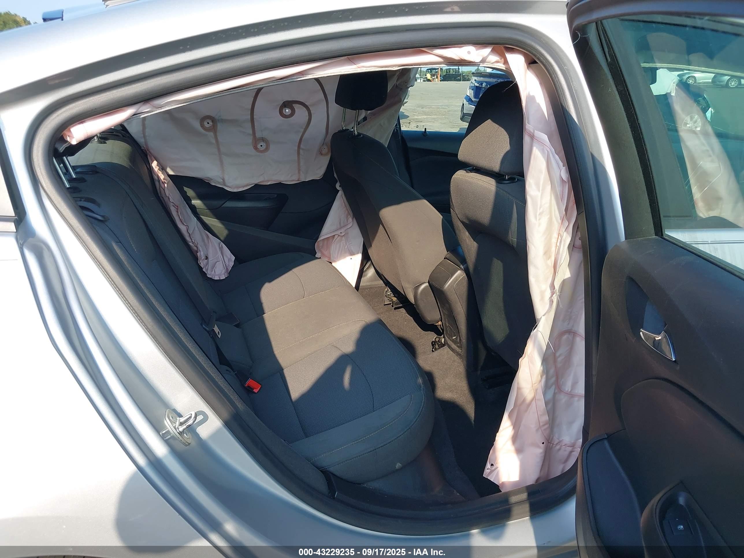 CHEVROLET CRUZE image 8