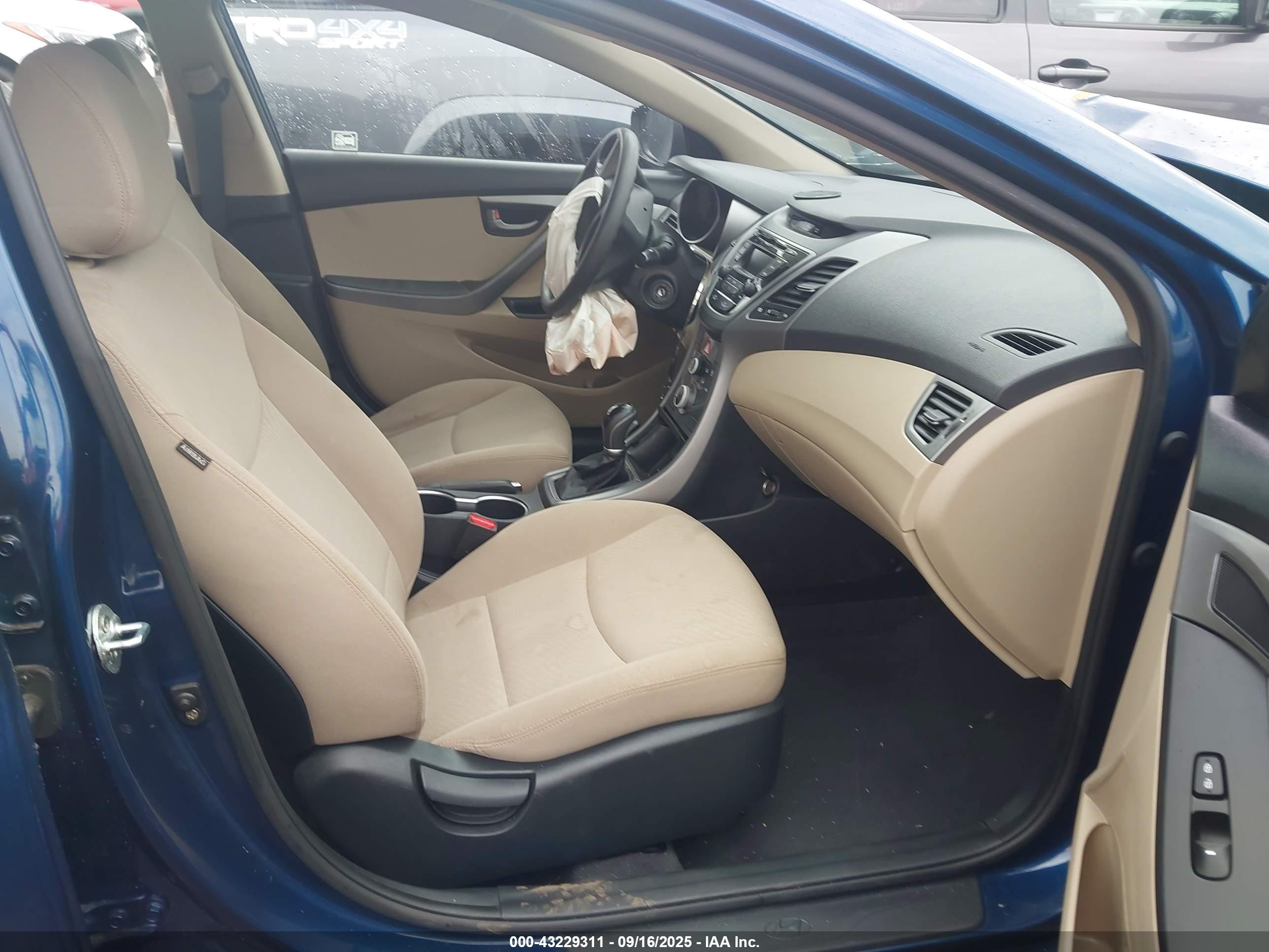 HYUNDAI ELANTRA image 5