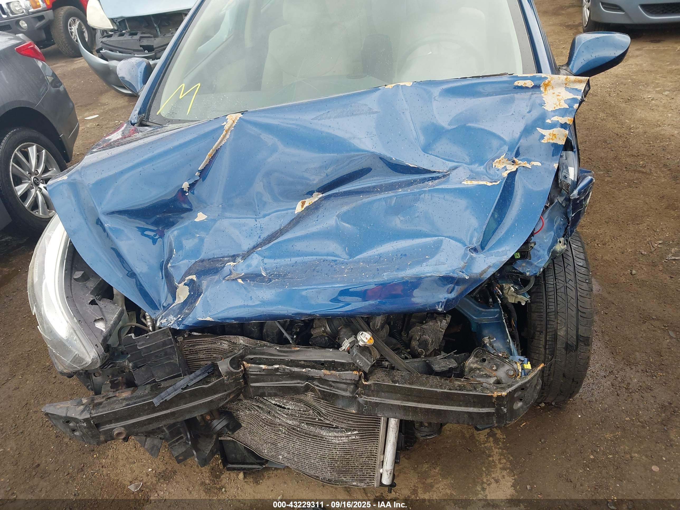 HYUNDAI ELANTRA image 6