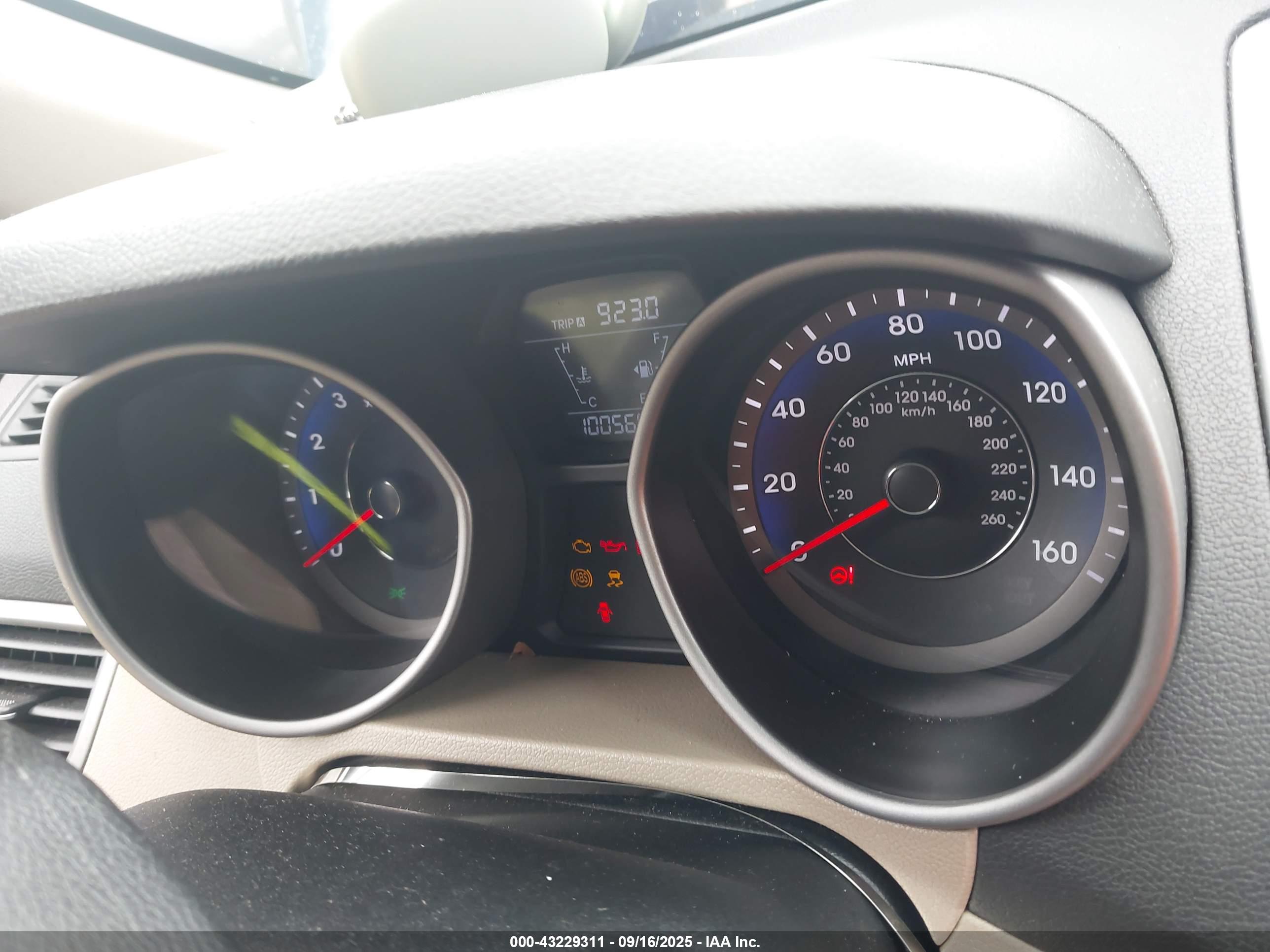 HYUNDAI ELANTRA image 7