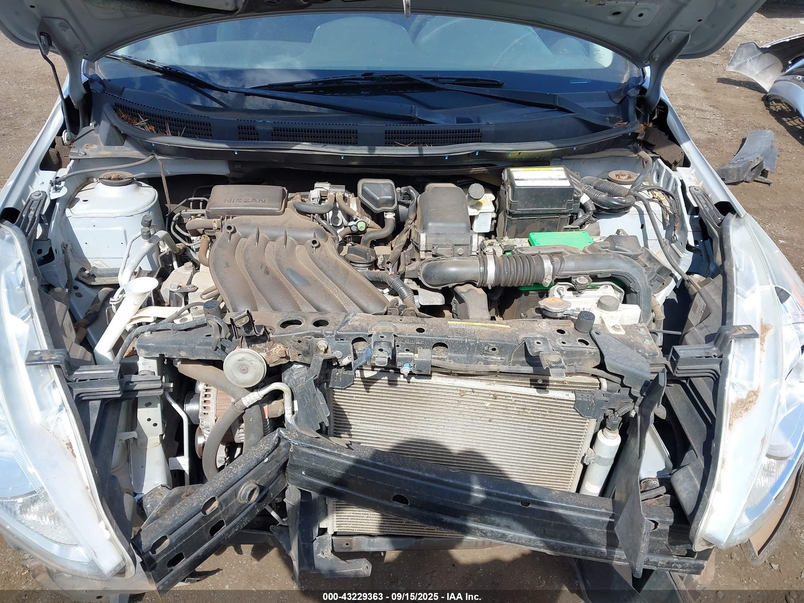 NISSAN VERSA image 10