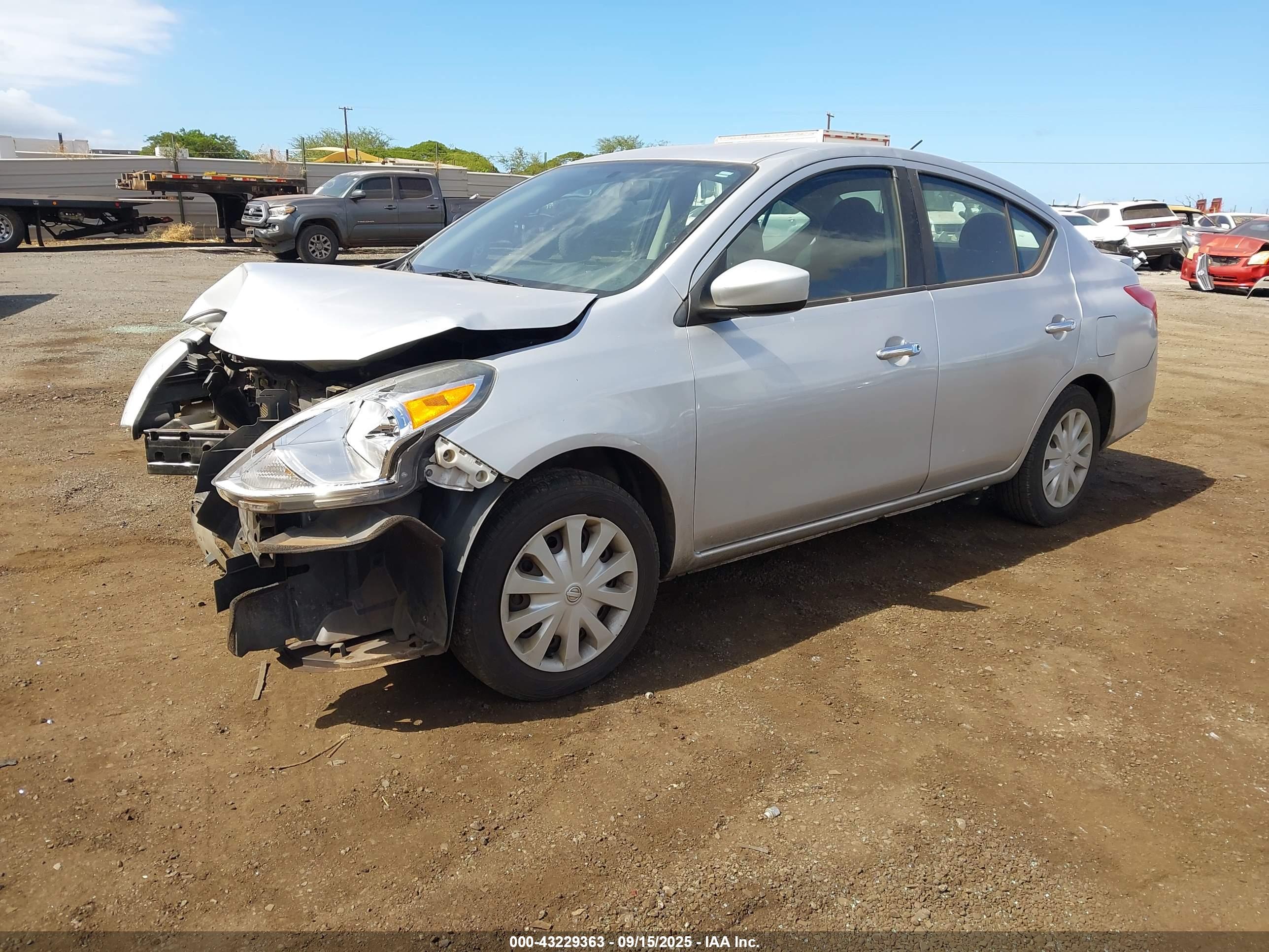 NISSAN VERSA image 2