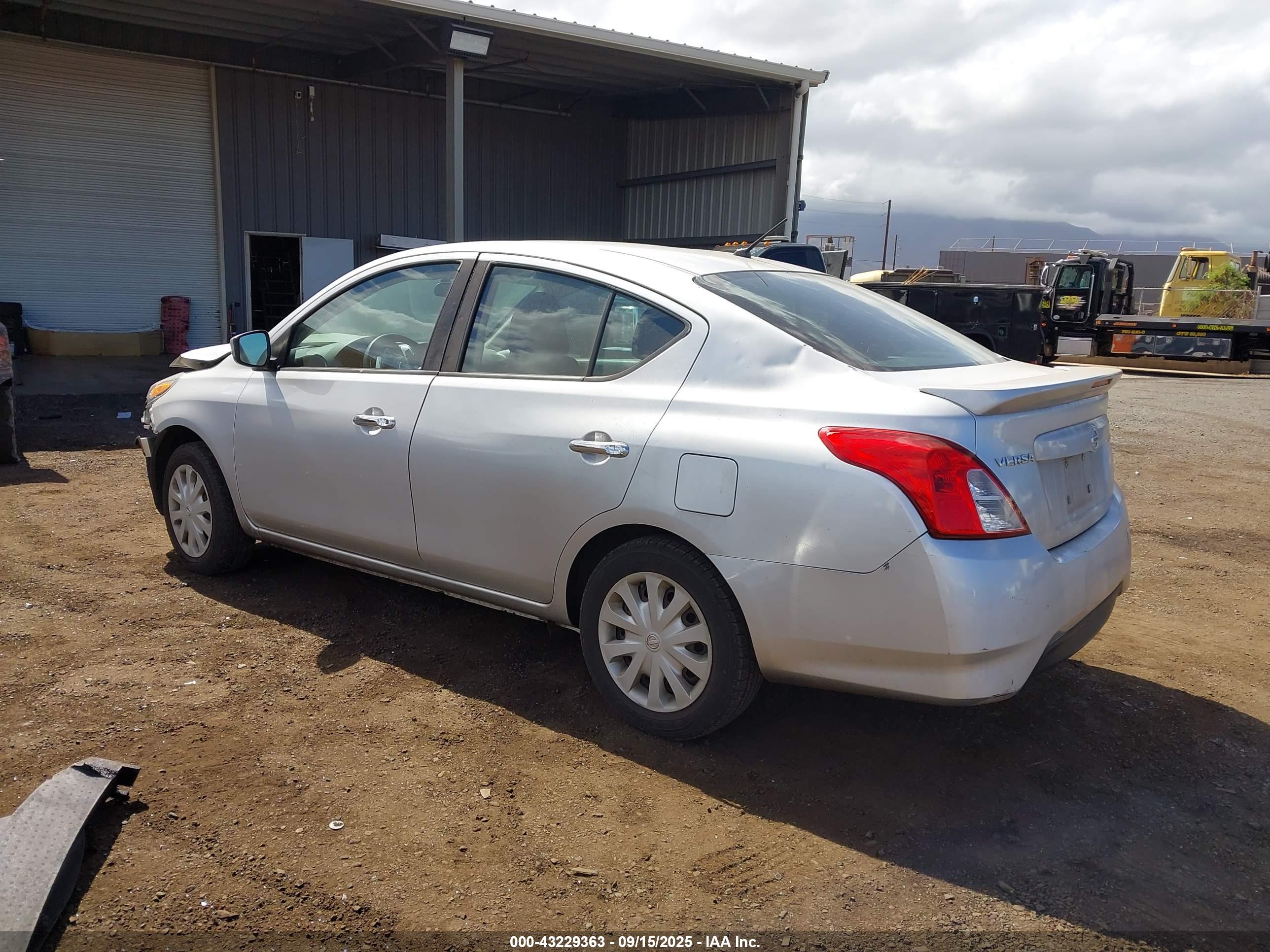 NISSAN VERSA image 3