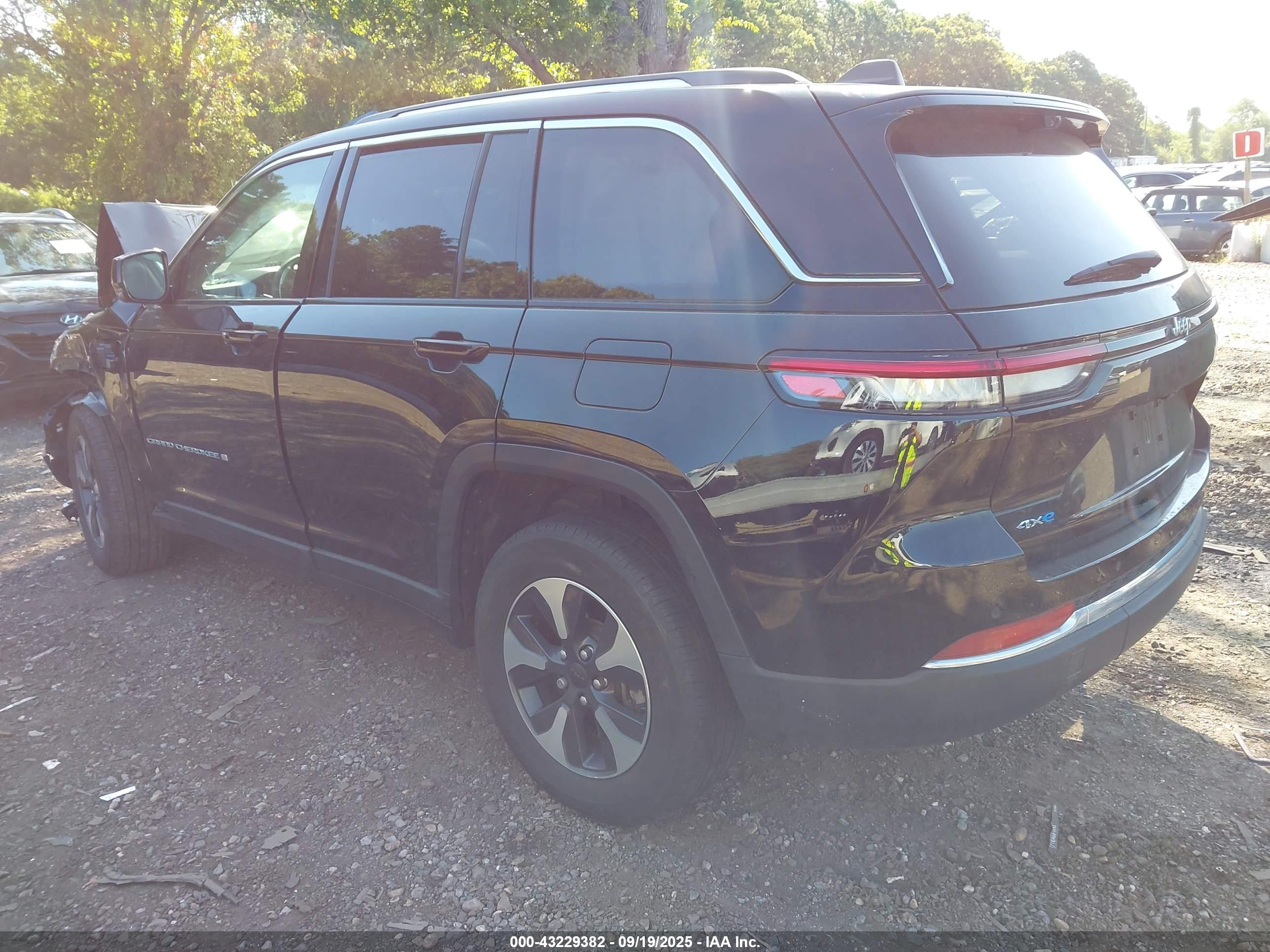 JEEP GRAND image 3