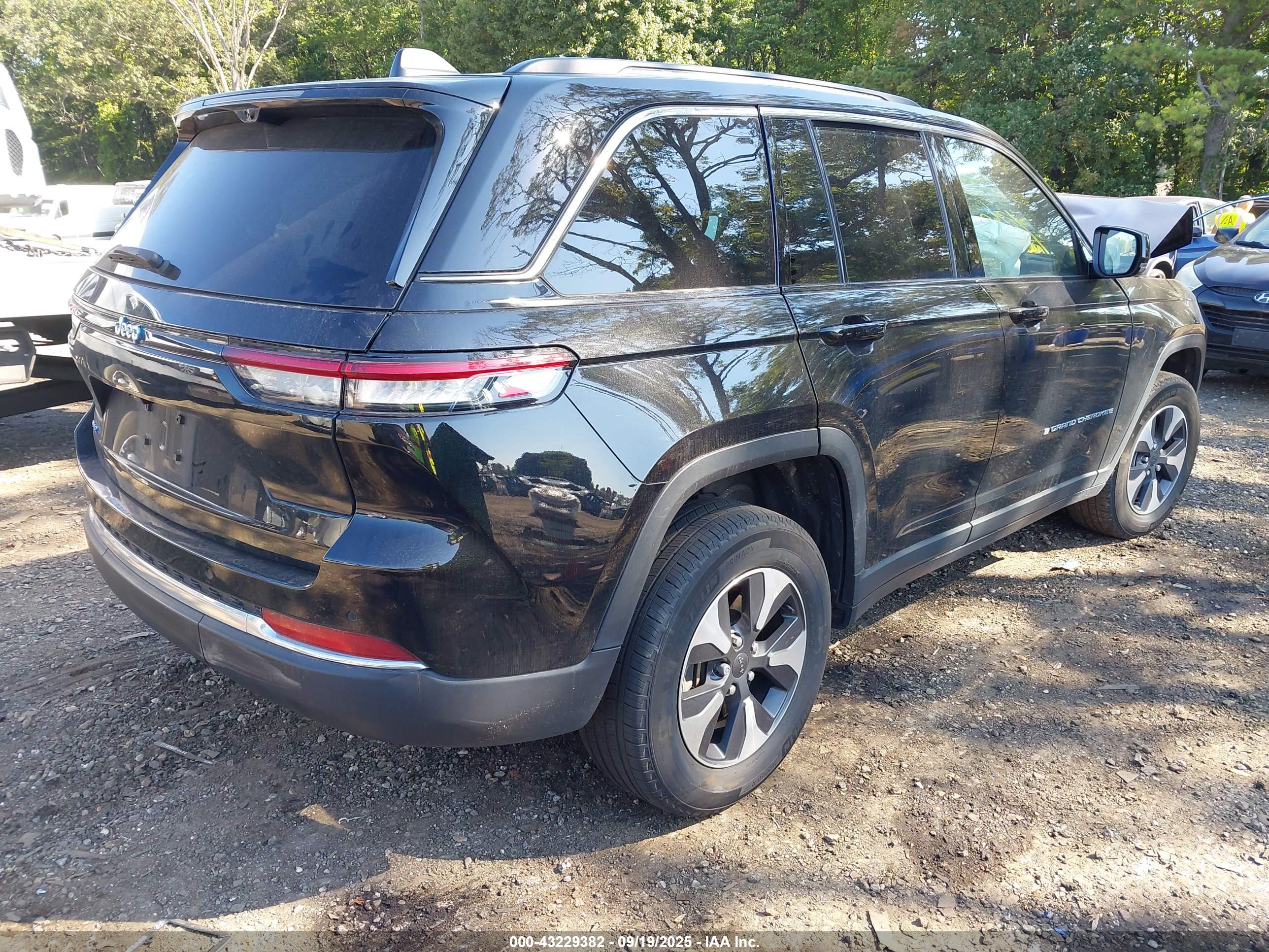 JEEP GRAND image 4