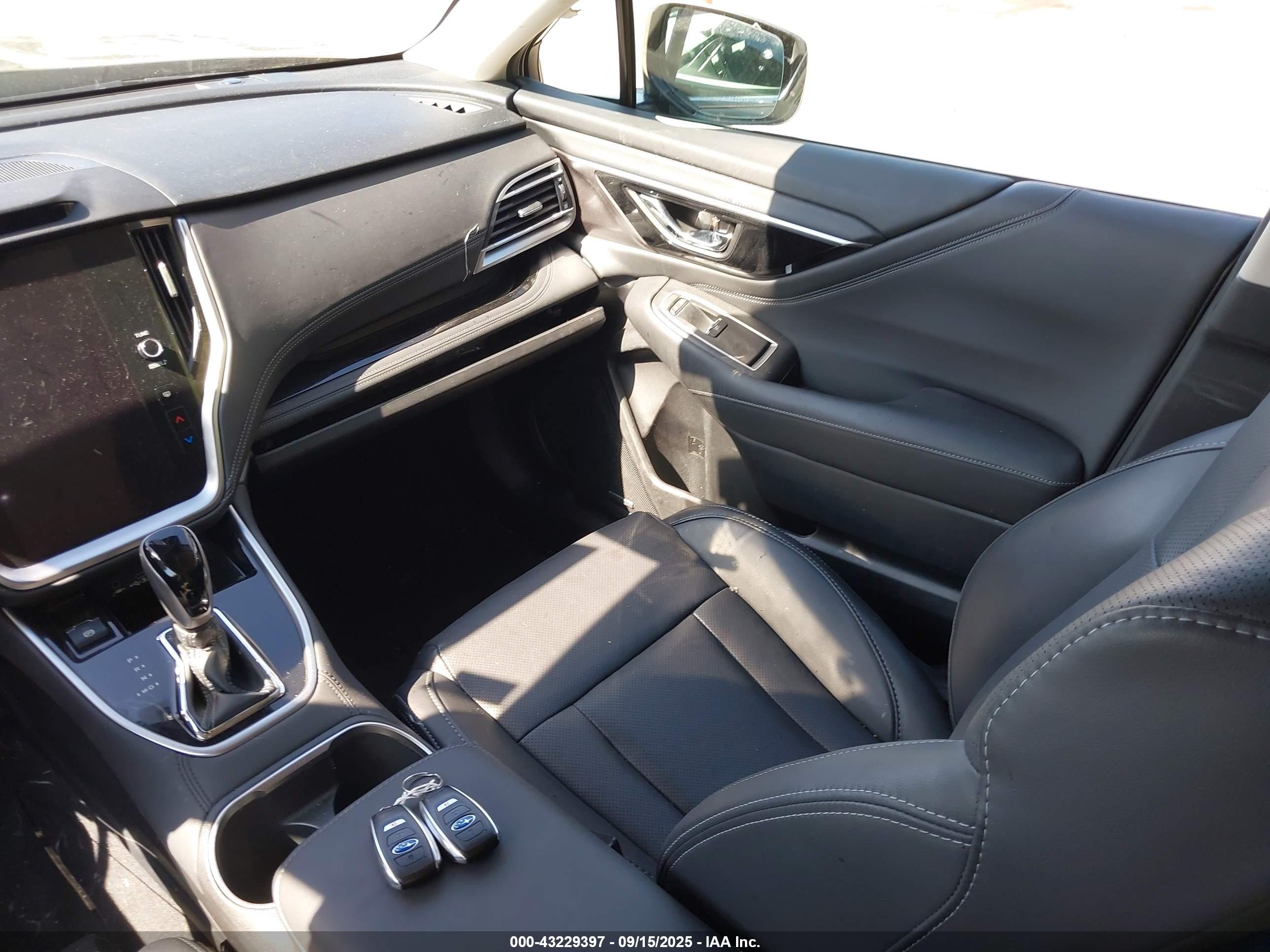 SUBARU OUTBACK image 5