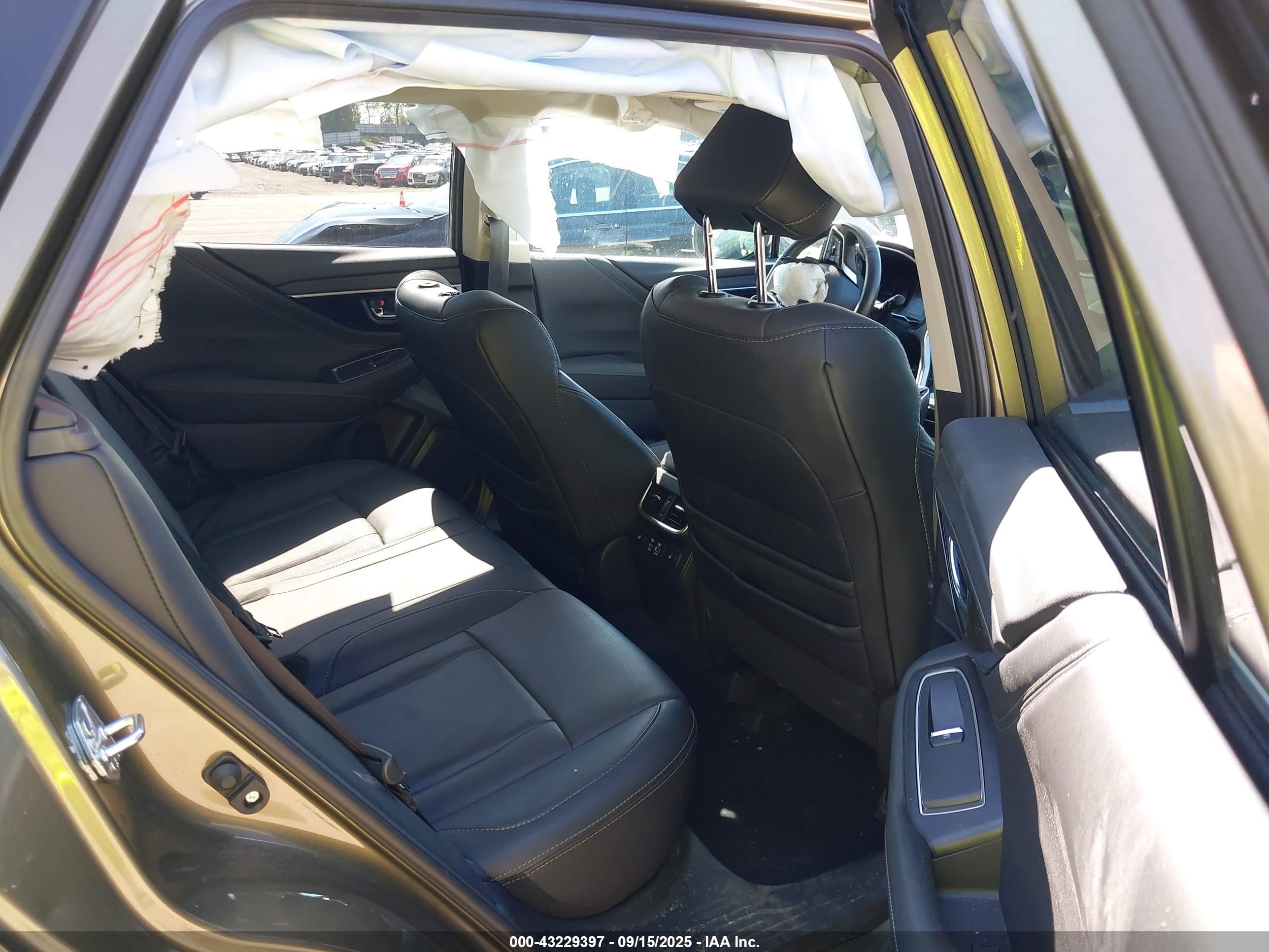 SUBARU OUTBACK image 8
